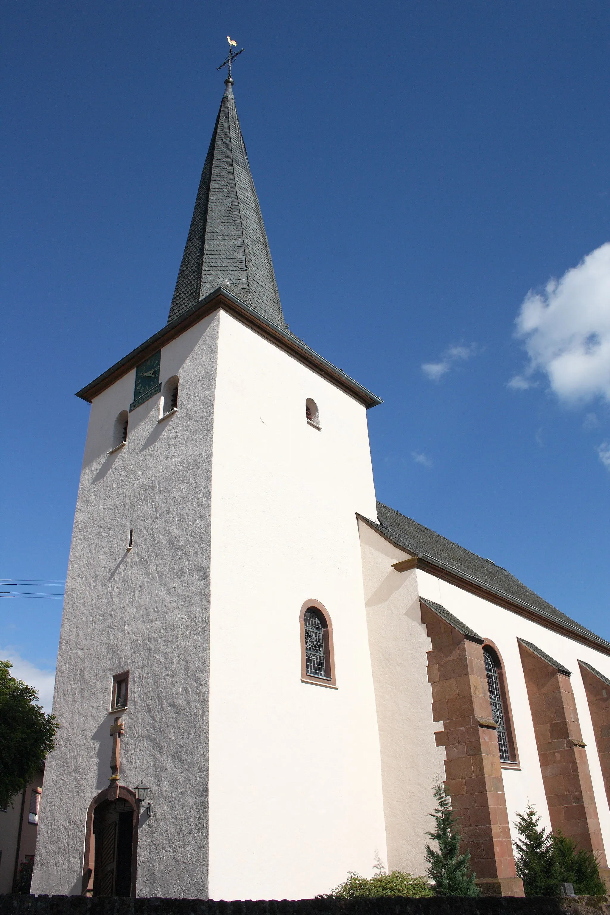 Photo showing: katholische Pfarrkirche St. Dionysius in Seinsfeld im Eifelkreis Bitburg-Prüm (Rheinland-Pfalz)