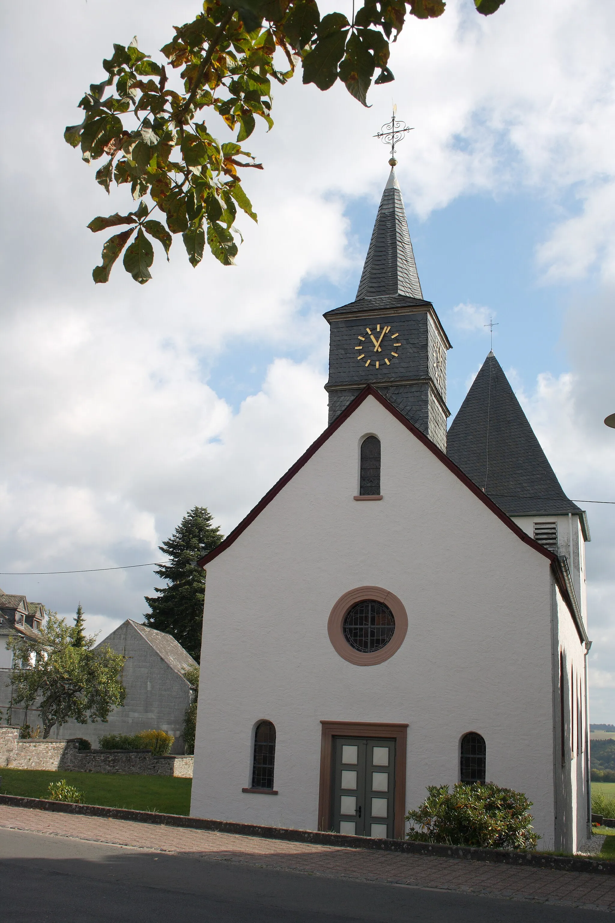 Photo showing: katholische Filialkirche in Bleckhausen im Landkreis Vulkaneifel (Rheinland-Pfalz)