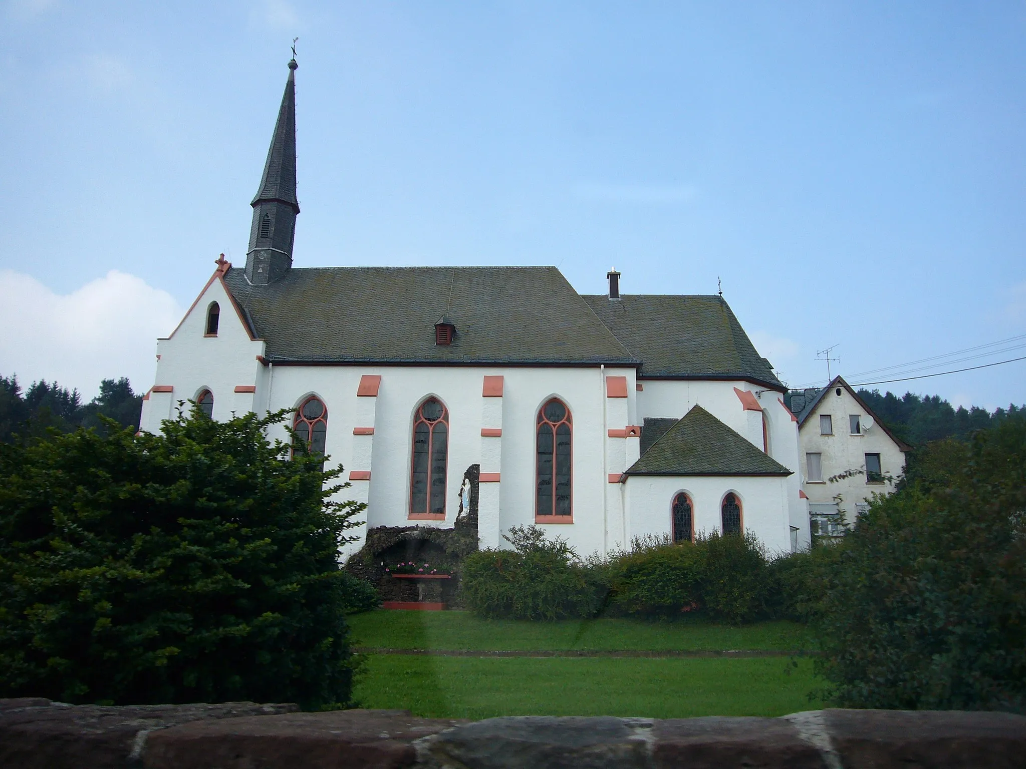 Photo showing: katholische Pfarrkirche St. Simon und Juda in Deudesfeld