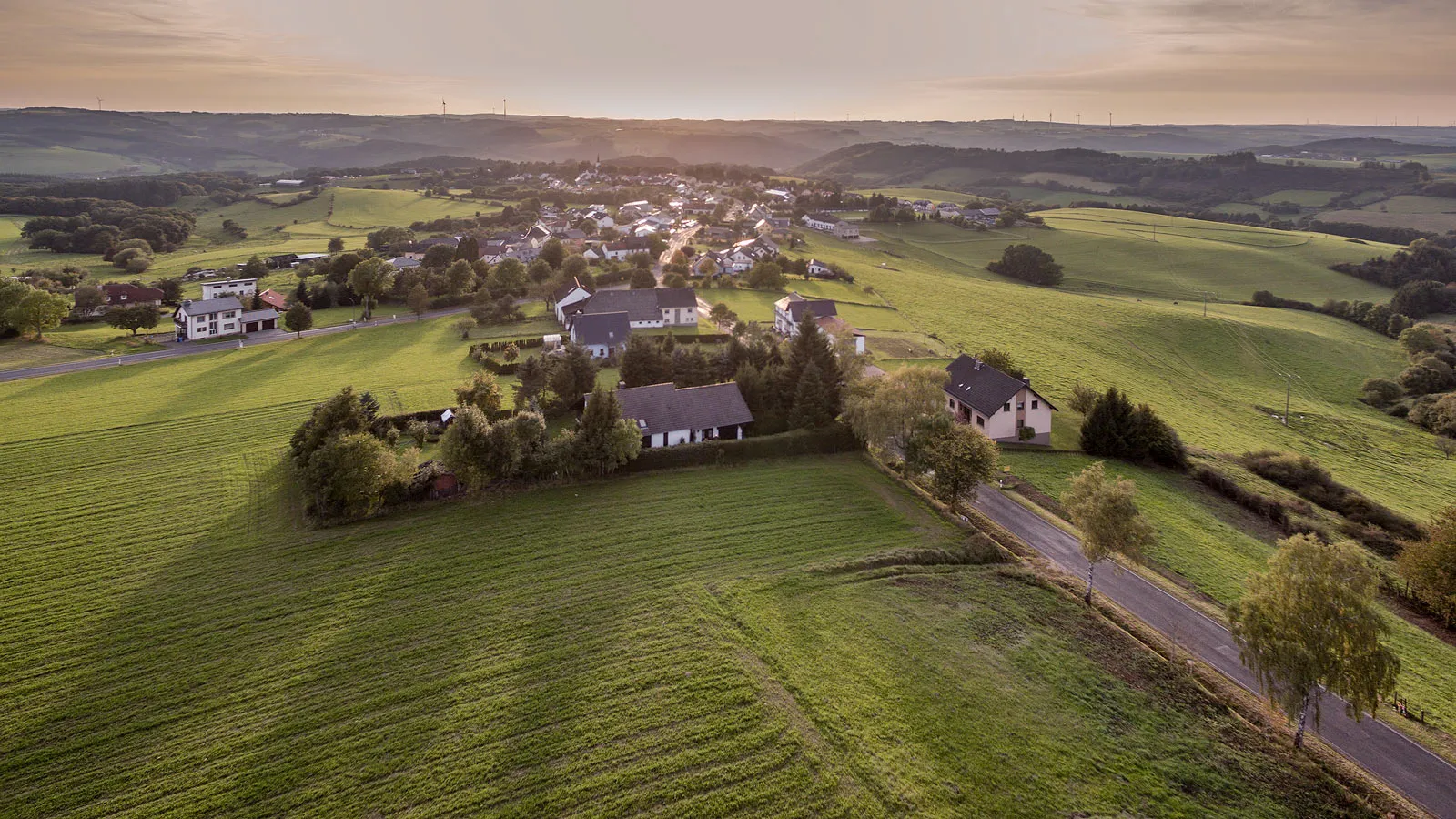 Photo showing: Luftbild der Ortsgemeinde Lambertsberg, VG Arzfeld (Südeifel).