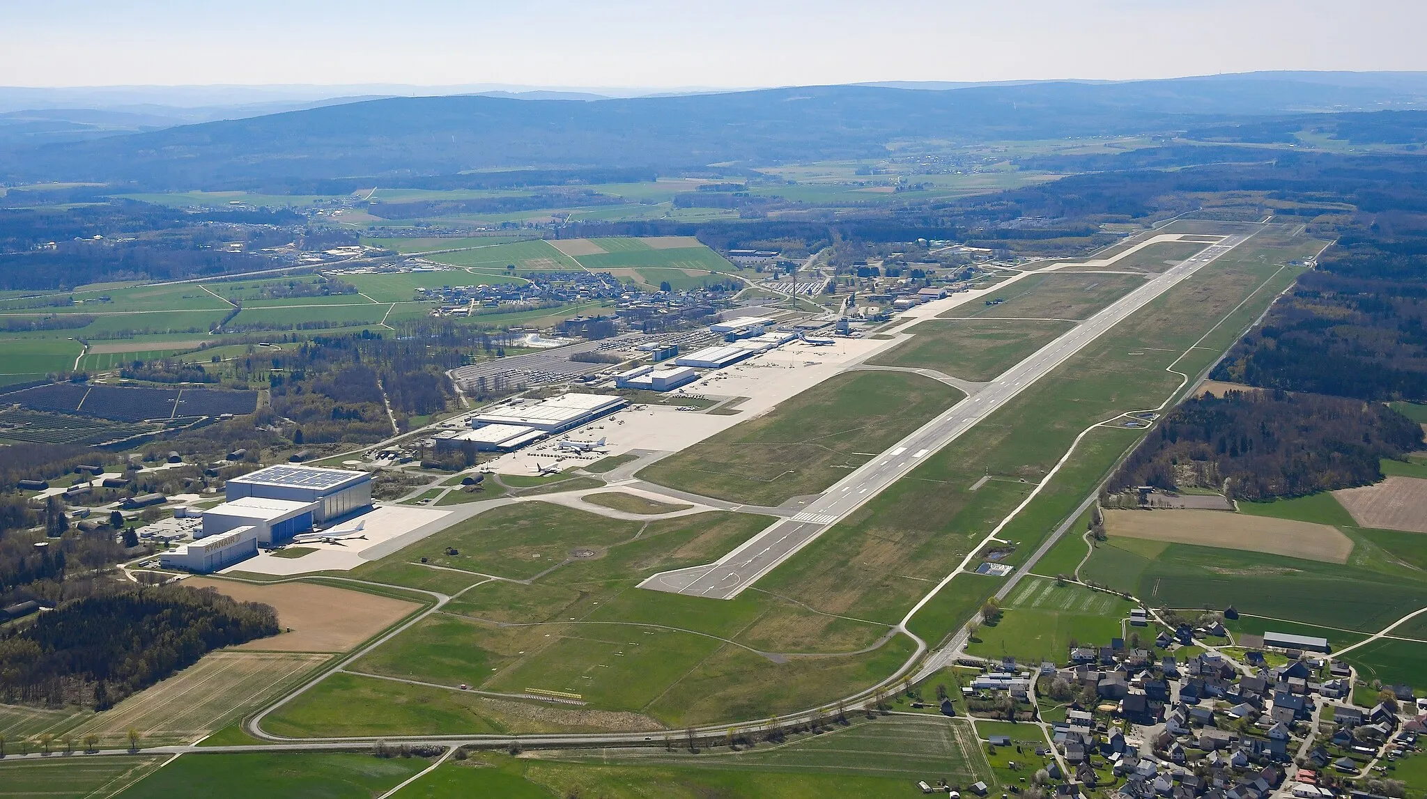 Photo showing: Aerial image of the Frankfurt-Hahn airport