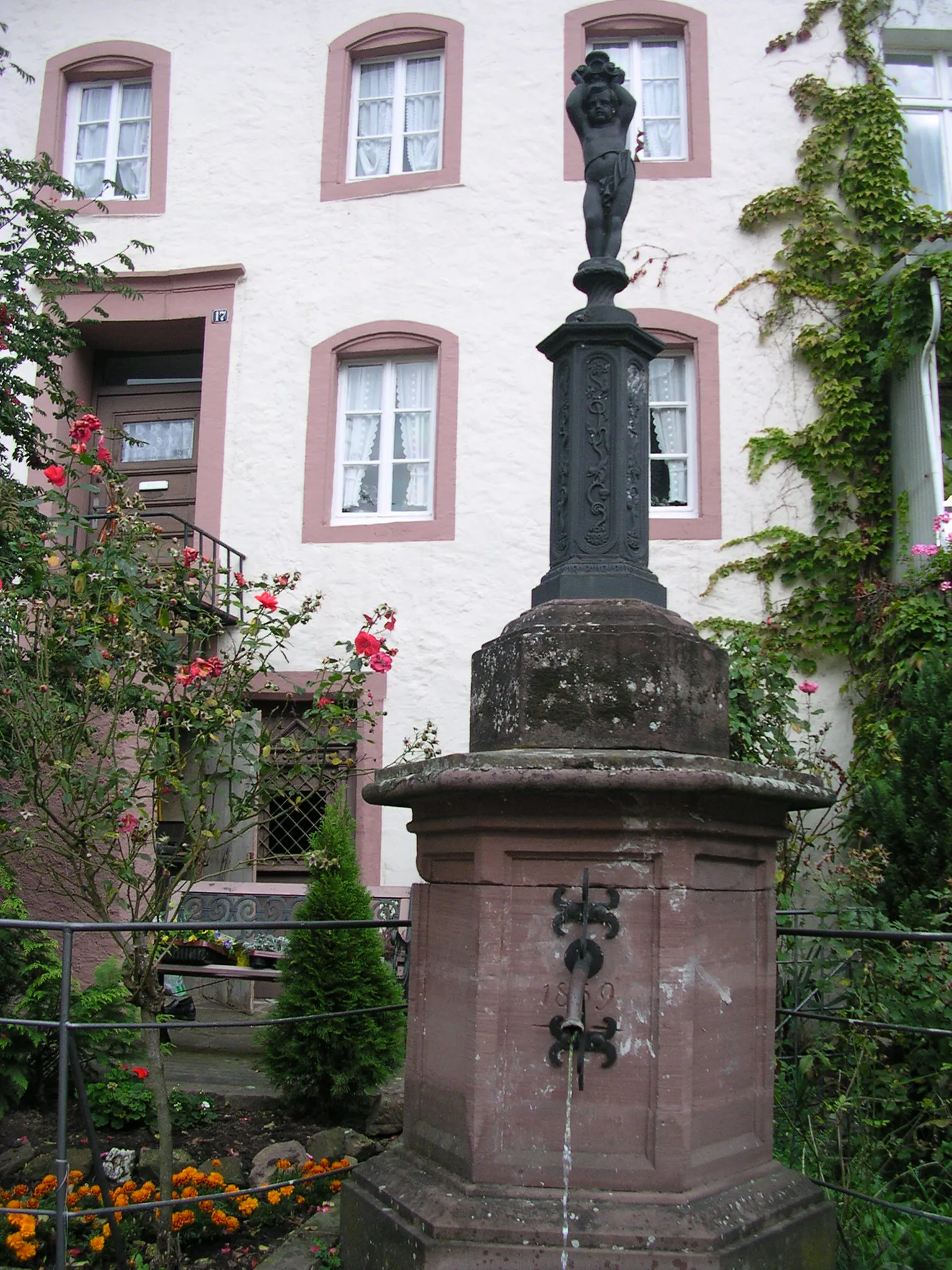 Photo showing: Dudeldorf, Marktbrunnen von 1859