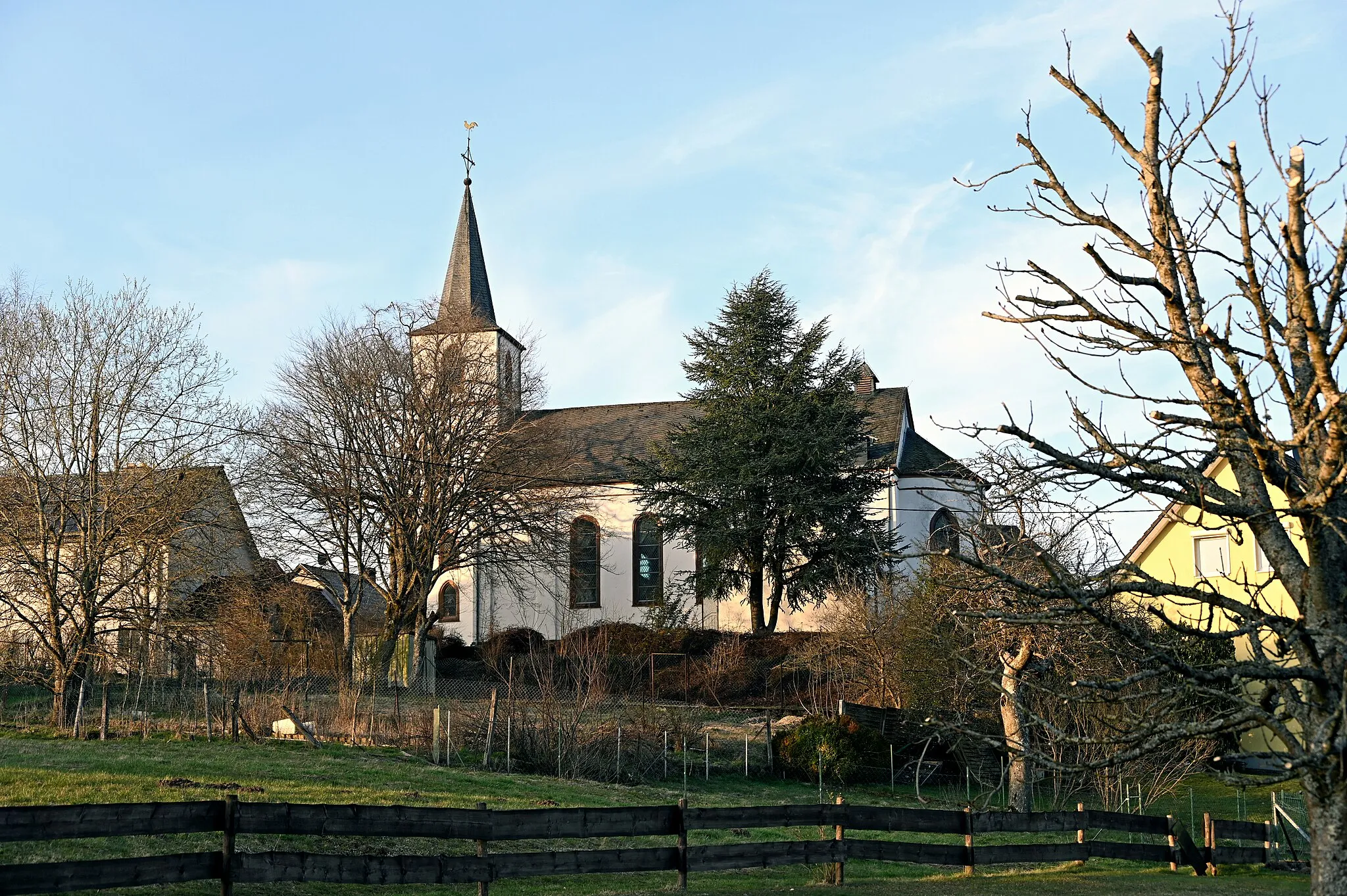 Photo showing: St. Johannes der Täufer (Weidenbach-Eifel) von Süden