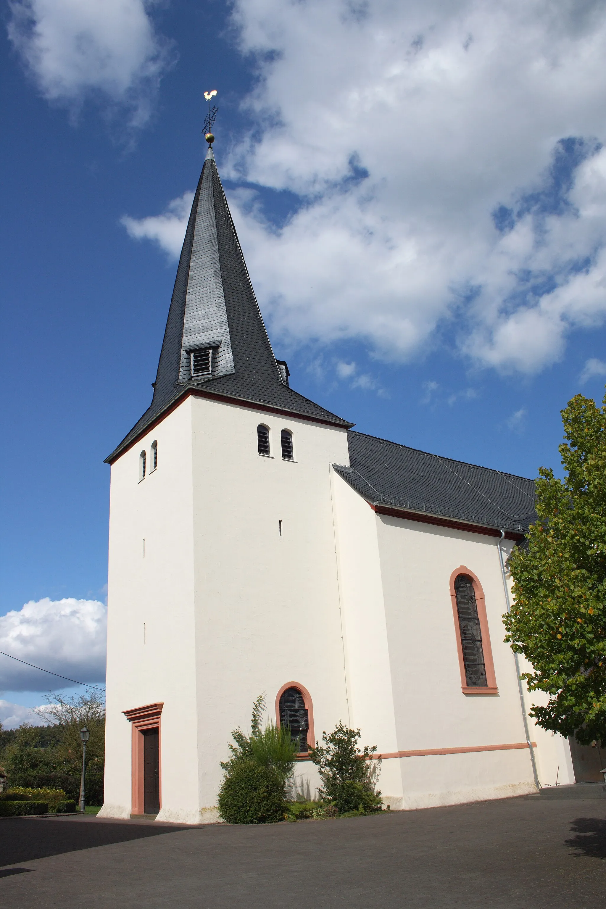 Photo showing: katholische Pfarrkirche St. Michael in Oberkail im Eifelkreis Bitburg-Prüm (Rheinland-Pfalz)