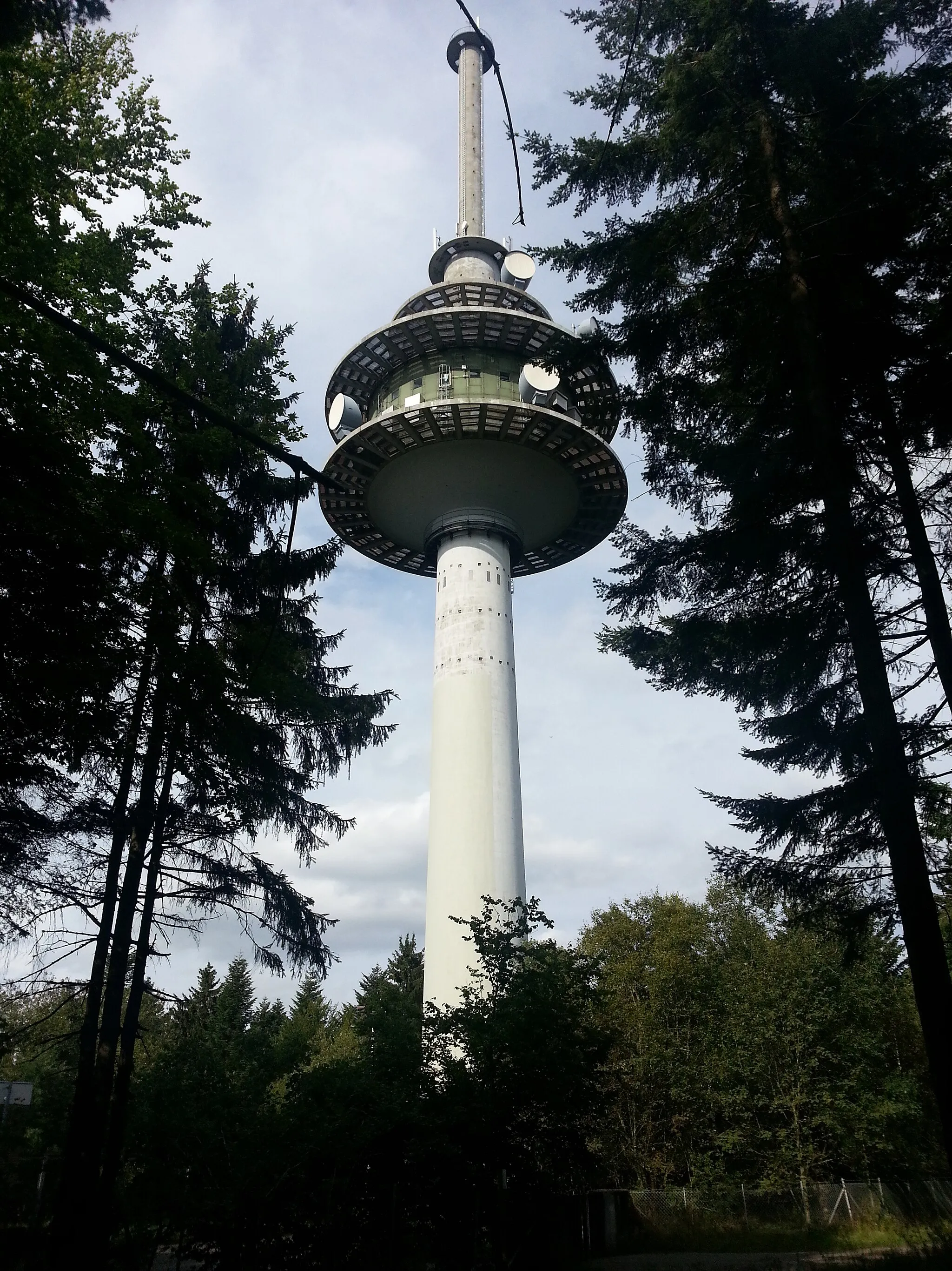 Photo showing: Telecommunications tower Kahlheid