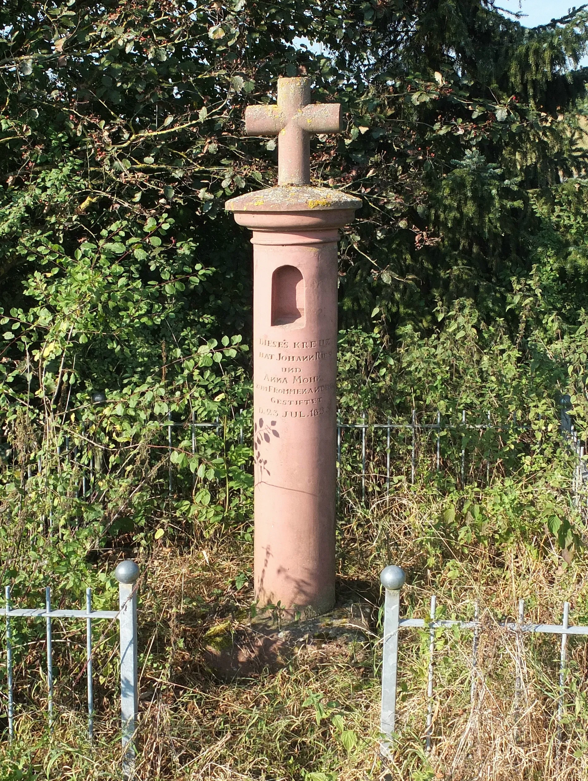 Photo showing: Wayside cross (1853) near Trierweiler-Fusenich, Germany.