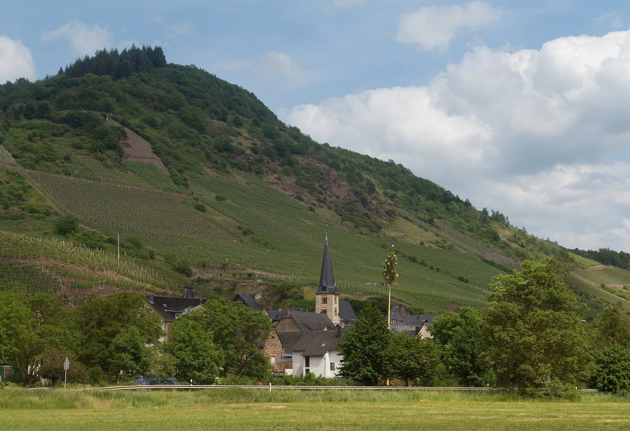 Photo showing: Eller, church (Katholische Pfarrkirche Sankt Hilarius) in the village