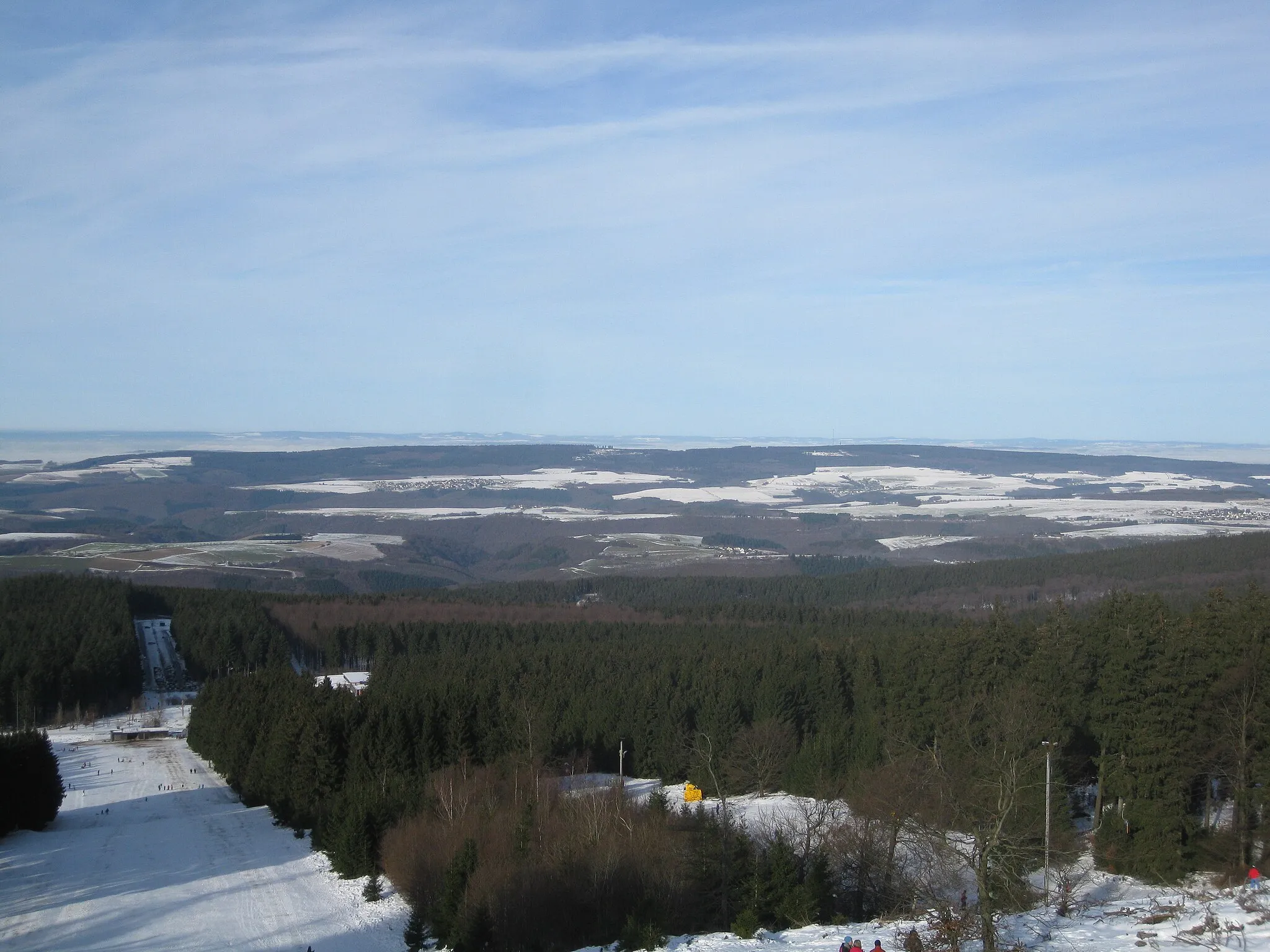 Photo showing: Haardtwald im Hunsrück aus Richtung Süden vom Erbeskopf