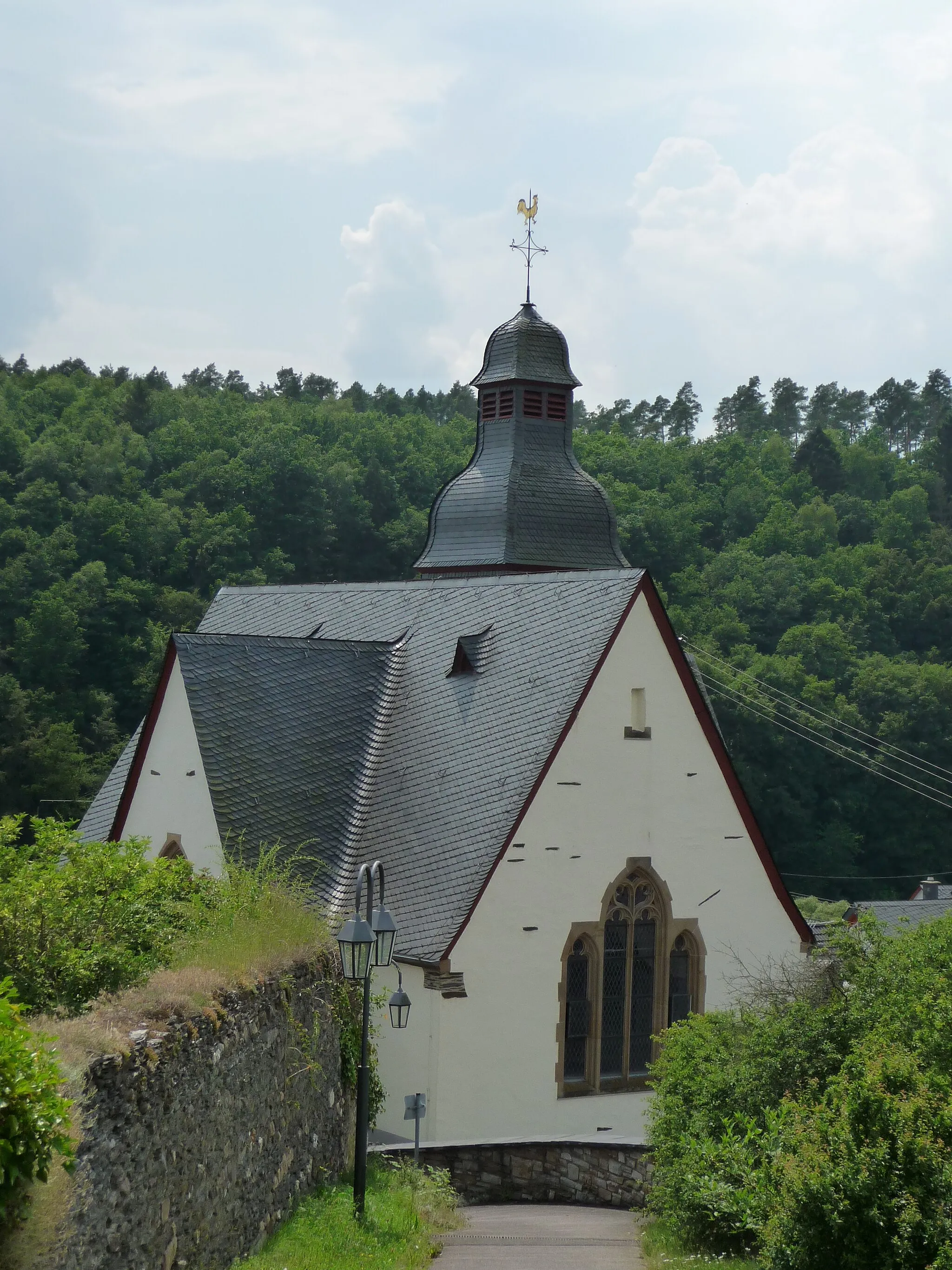 Photo showing: Ravengiersburg – Kirche unter dem Hunsrückdom