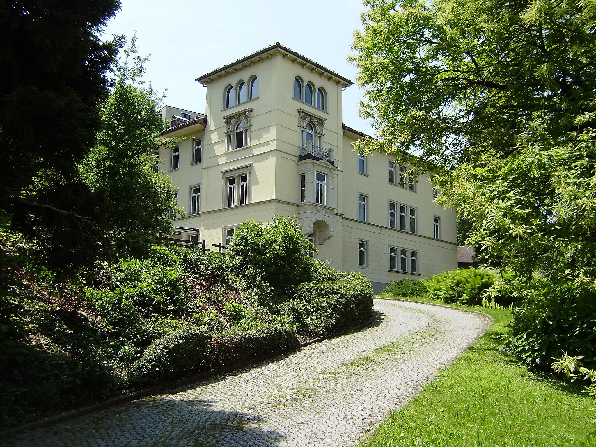 Photo showing: Villa Schwerzenbach, Römerstr 23 (Bregenz, Vorarlberg, Austria) mit Auffahrt