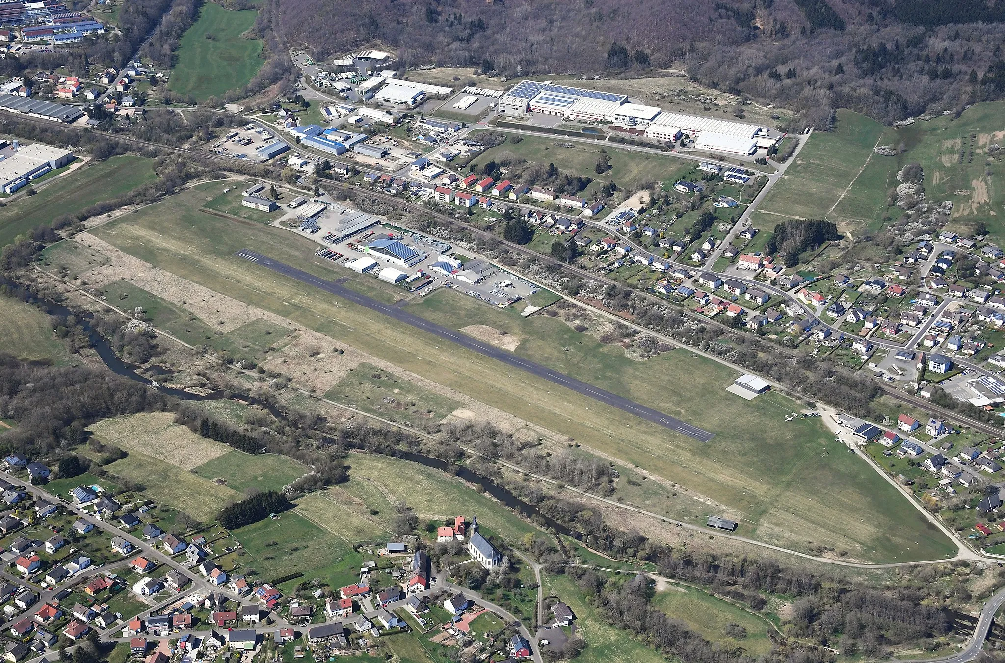 Photo showing: Aerial image of the Hoppstädten-Weiersbach airfield