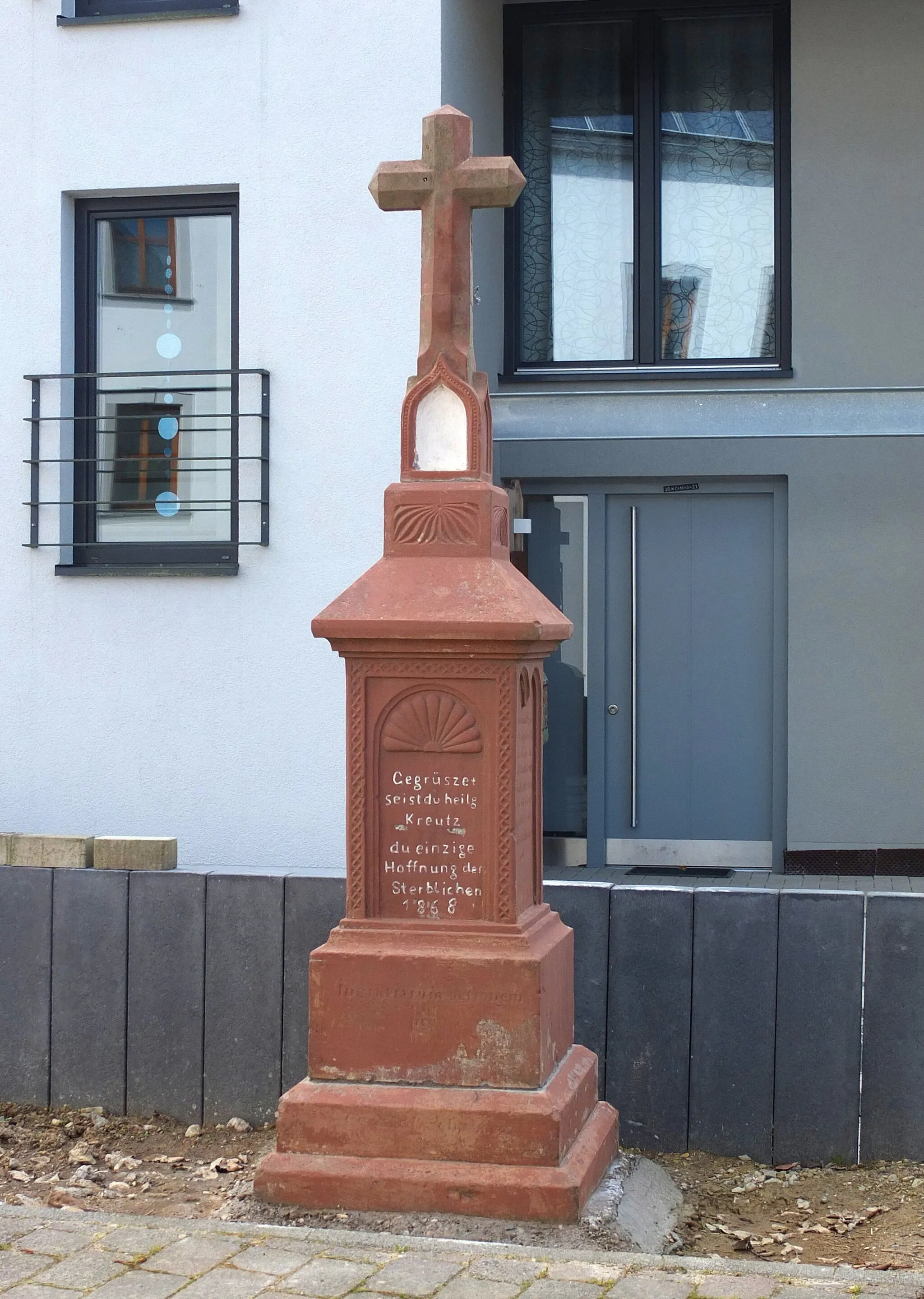 Photo showing: Wayside cross (1868) in Welschbillig-Hofweiler, Germany.