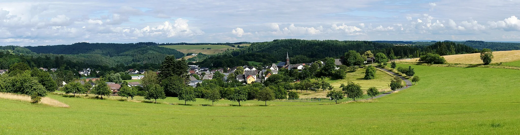 Photo showing: Üdersdorf in the Vulkaneifel, view from the ascent to the Aarley
