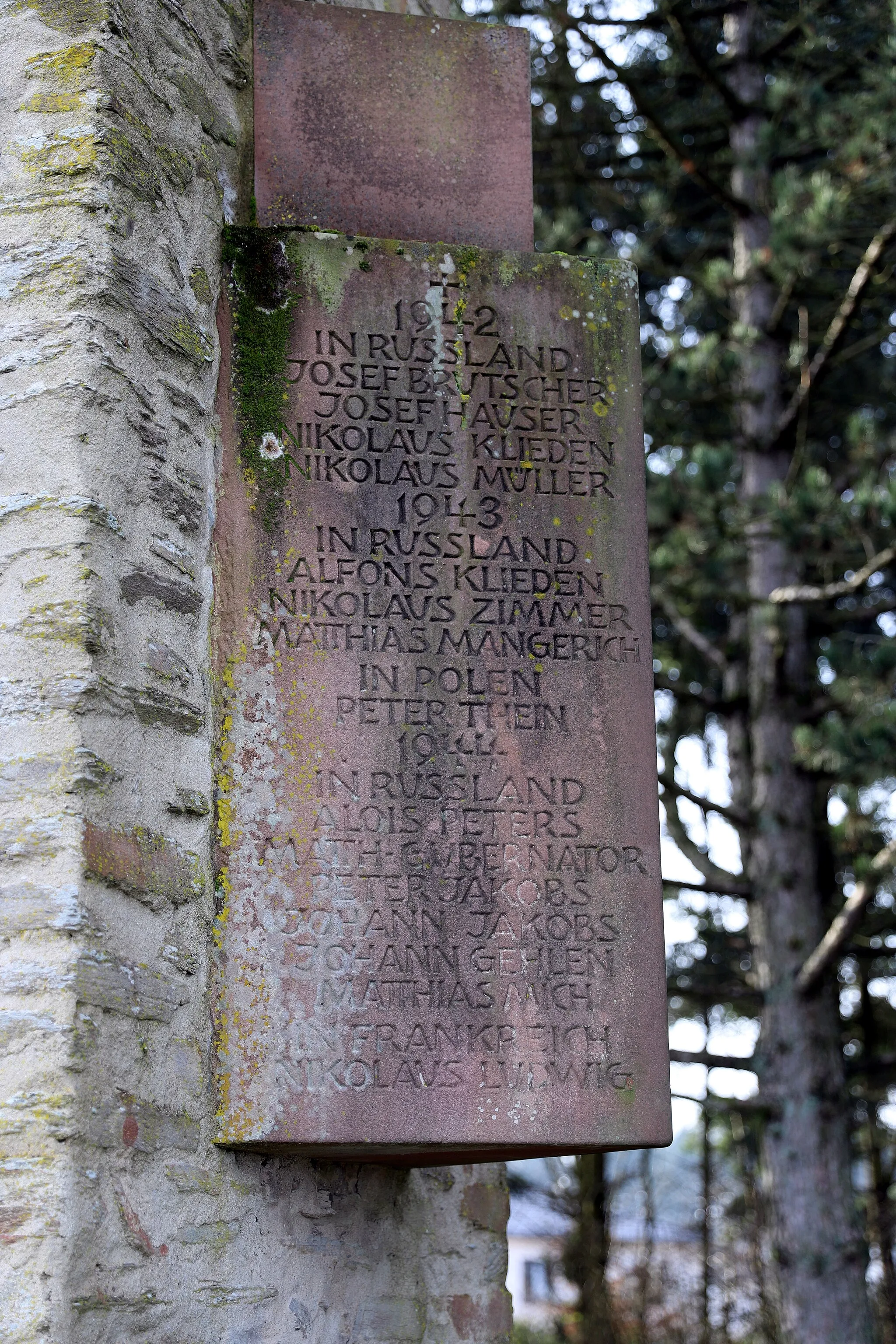 Photo showing: nördlich des Ortes Pellingen auf dem Höthkopf, Kriegerehrenmal; Obelisk, 1935, Opferliste