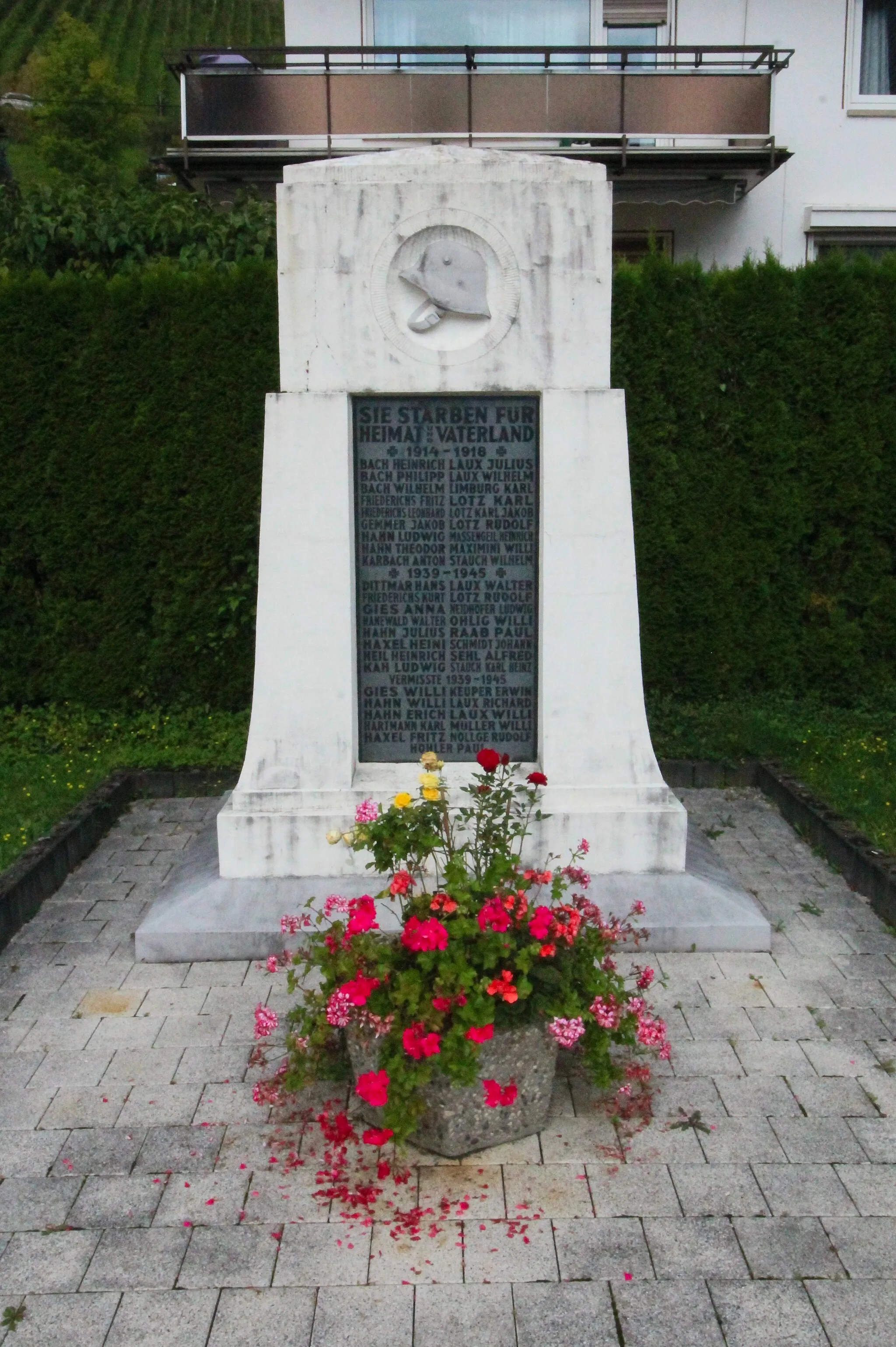 Photo showing: Kriegerdenkmal (Obernhof)