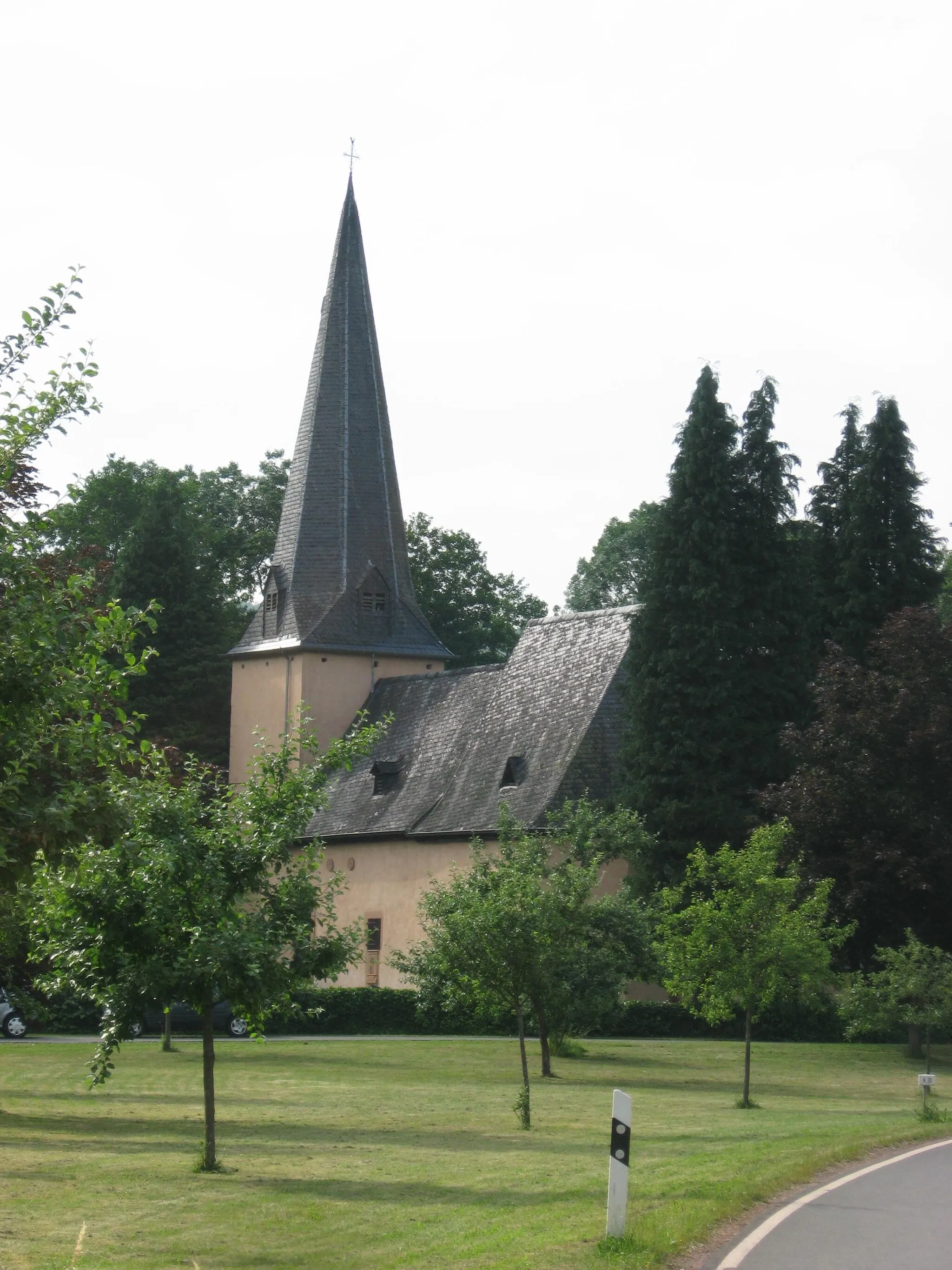 Photo showing: Wallfahrtskirche St. Bartholomäus in Olkenbach, Ortsteil von bausendorf, Ausenansicht