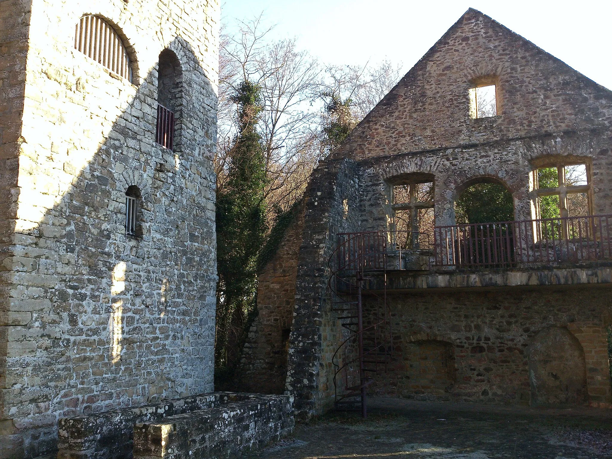 Photo showing: Innenhof der Prümerburg Ruinen.