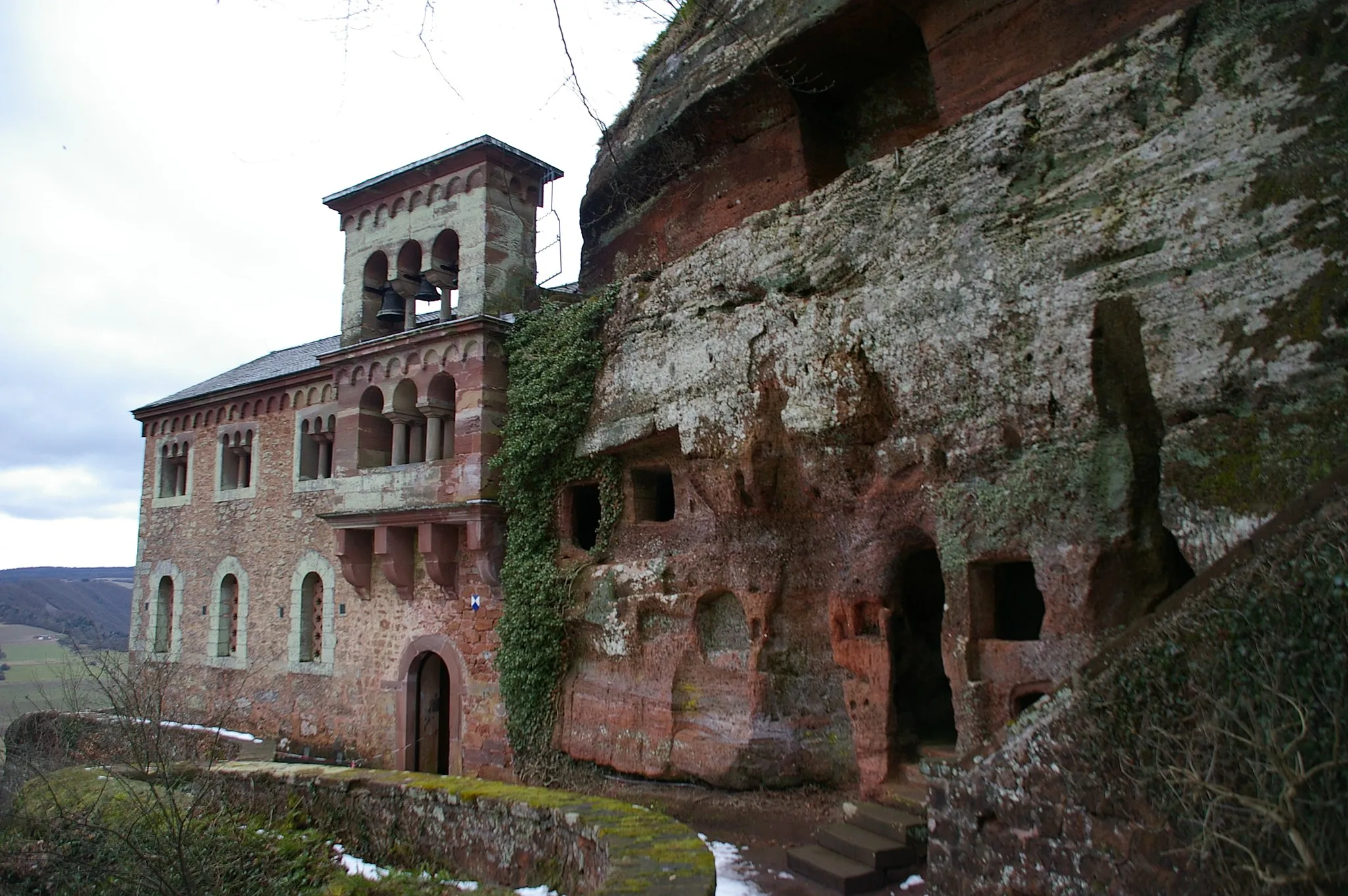 Photo showing: Klause Kastel, Felsenkapelle und Grabkammer