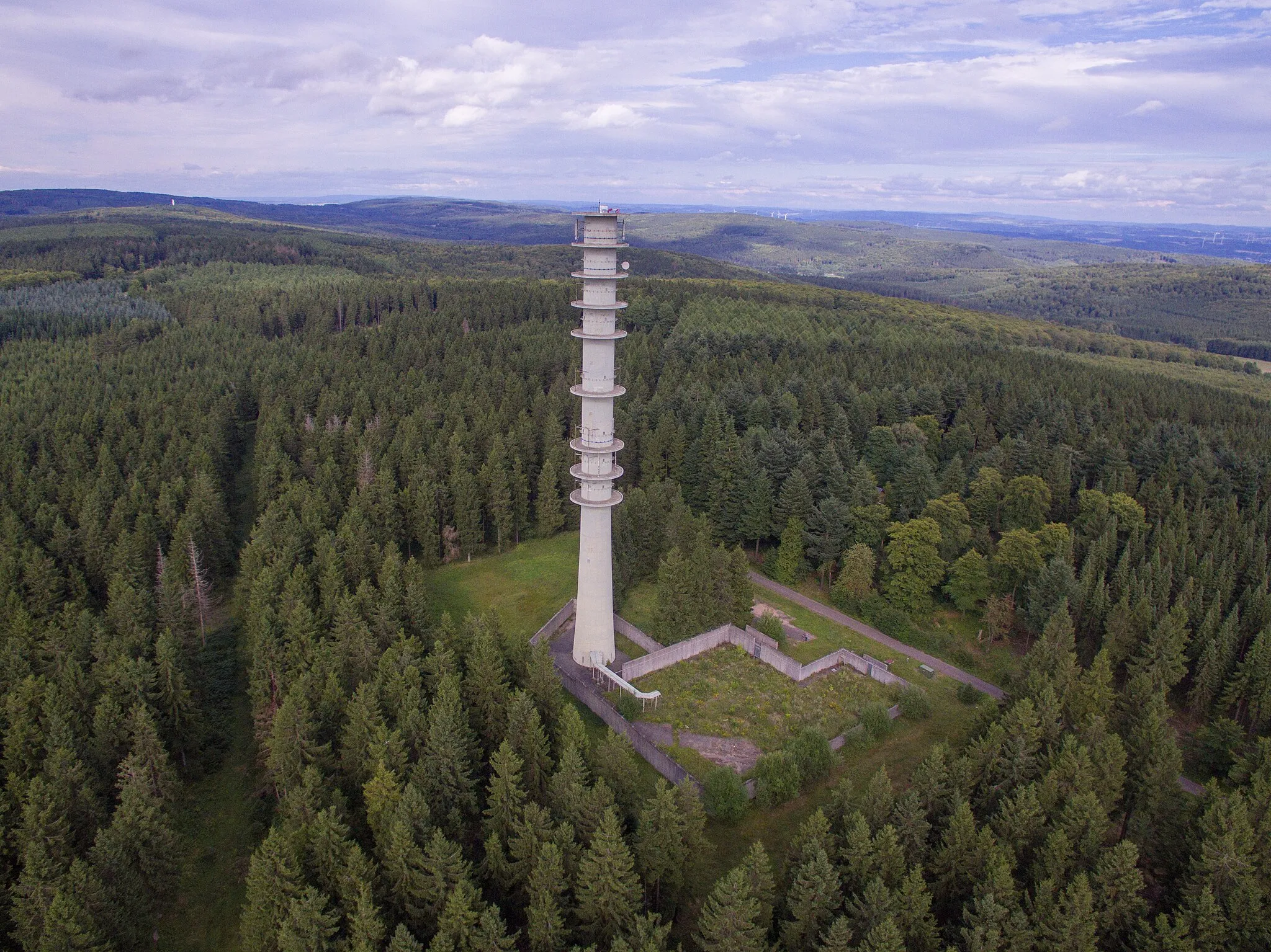 Photo showing: Ehemalige Radio Relay Site Muhl-Züsch auf dem Sandkopf.