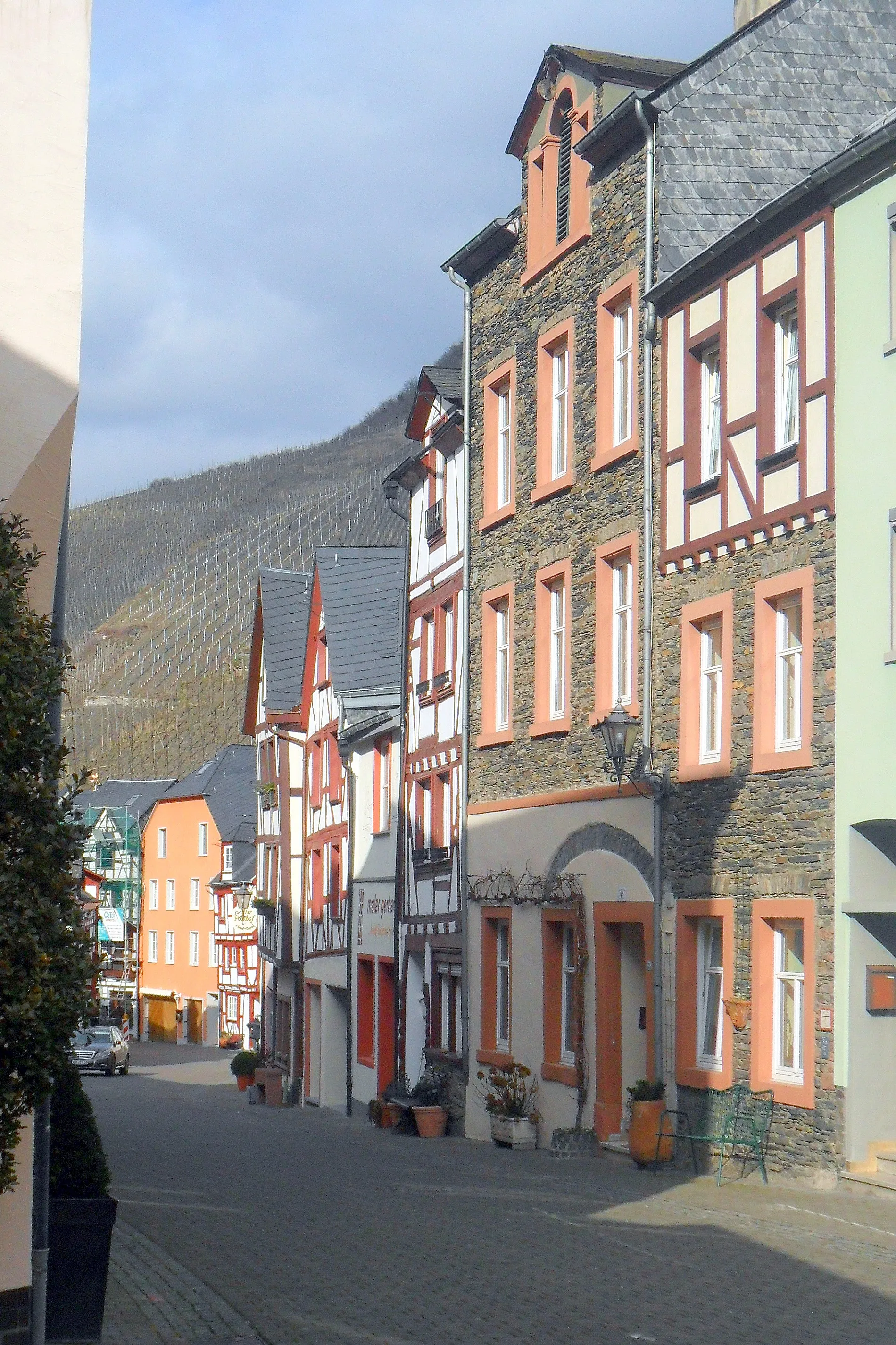 Photo showing: Bernkastel-Kues: Häuser in der Burgstraße Nr. 20 bis 34