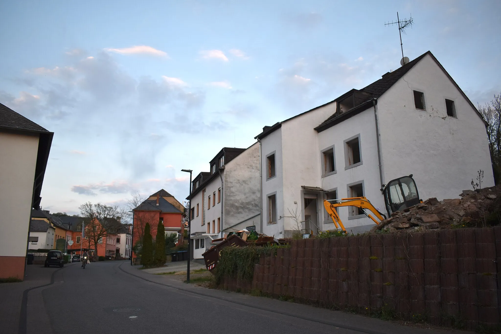 Photo showing: Trier-Olewig, Olewiger Straße mit Gebäude Olewiger Straße 140 (rechts): Das Gebäude wurde inzwischen abgerissen.