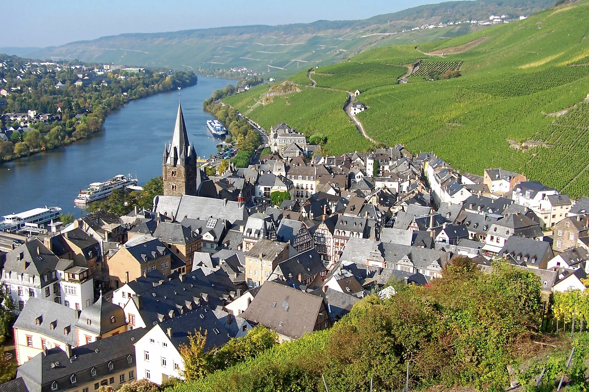 Photo showing: Bernkastel-Kues at the River Mosel in Germany