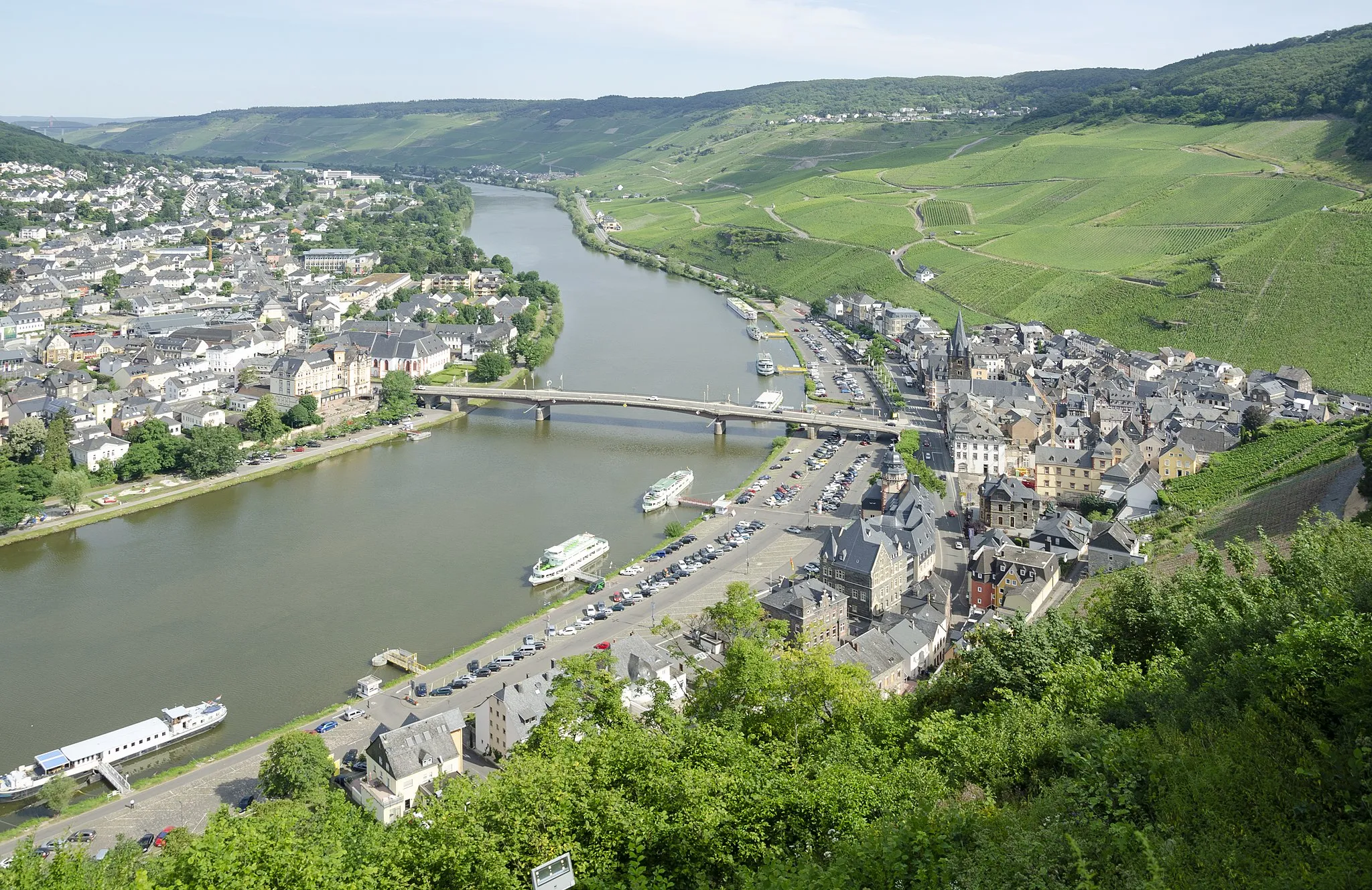 Photo showing: Bernkastel-Kues, Germany, seen from the castle (Burg Landshut).