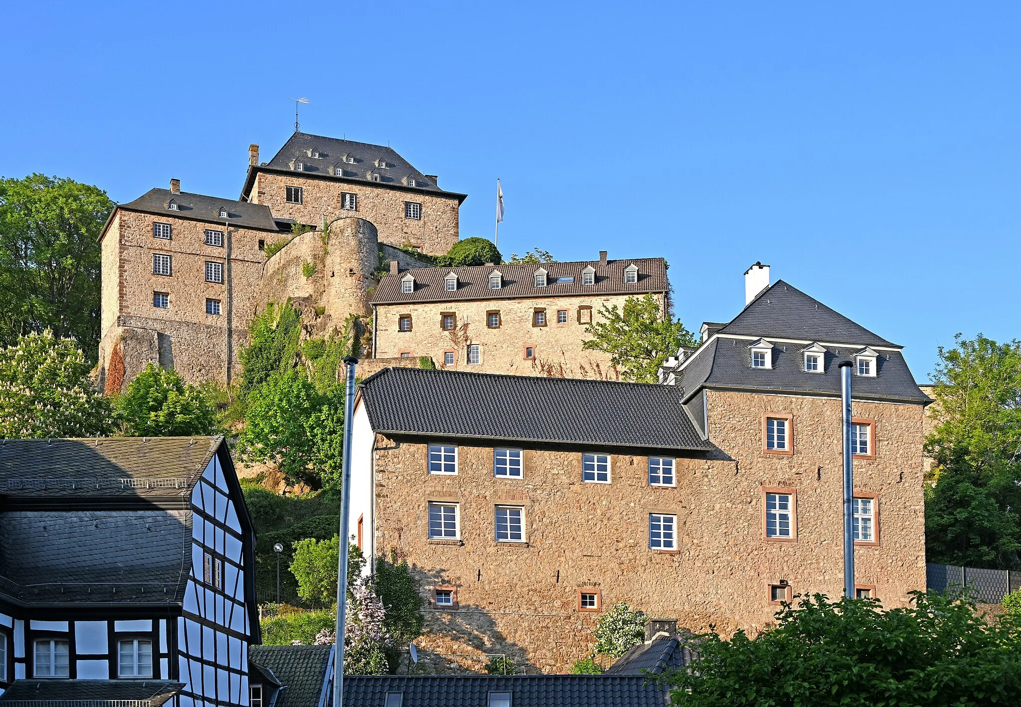 Photo showing: Blankenheim (Ahr), Blick auf die Burg von Südwesten