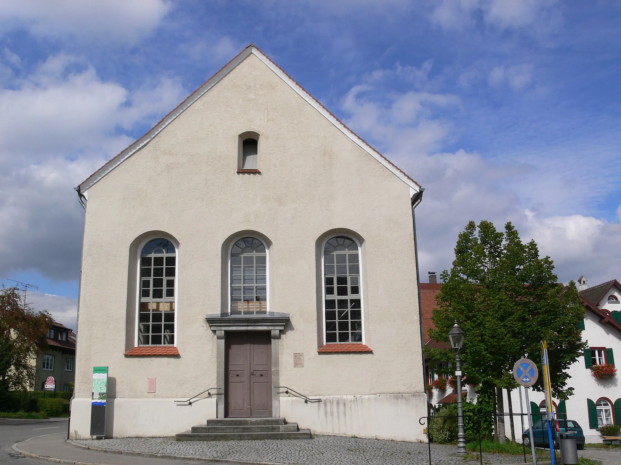 Photo showing: Mochenwangen, Gemeinde Wolpertswende, Landkreis Ravensburg
Alte Kirche (erbaut als Loreto-Kapelle, dann Pfarrkirche, heute Kulturzentrum)