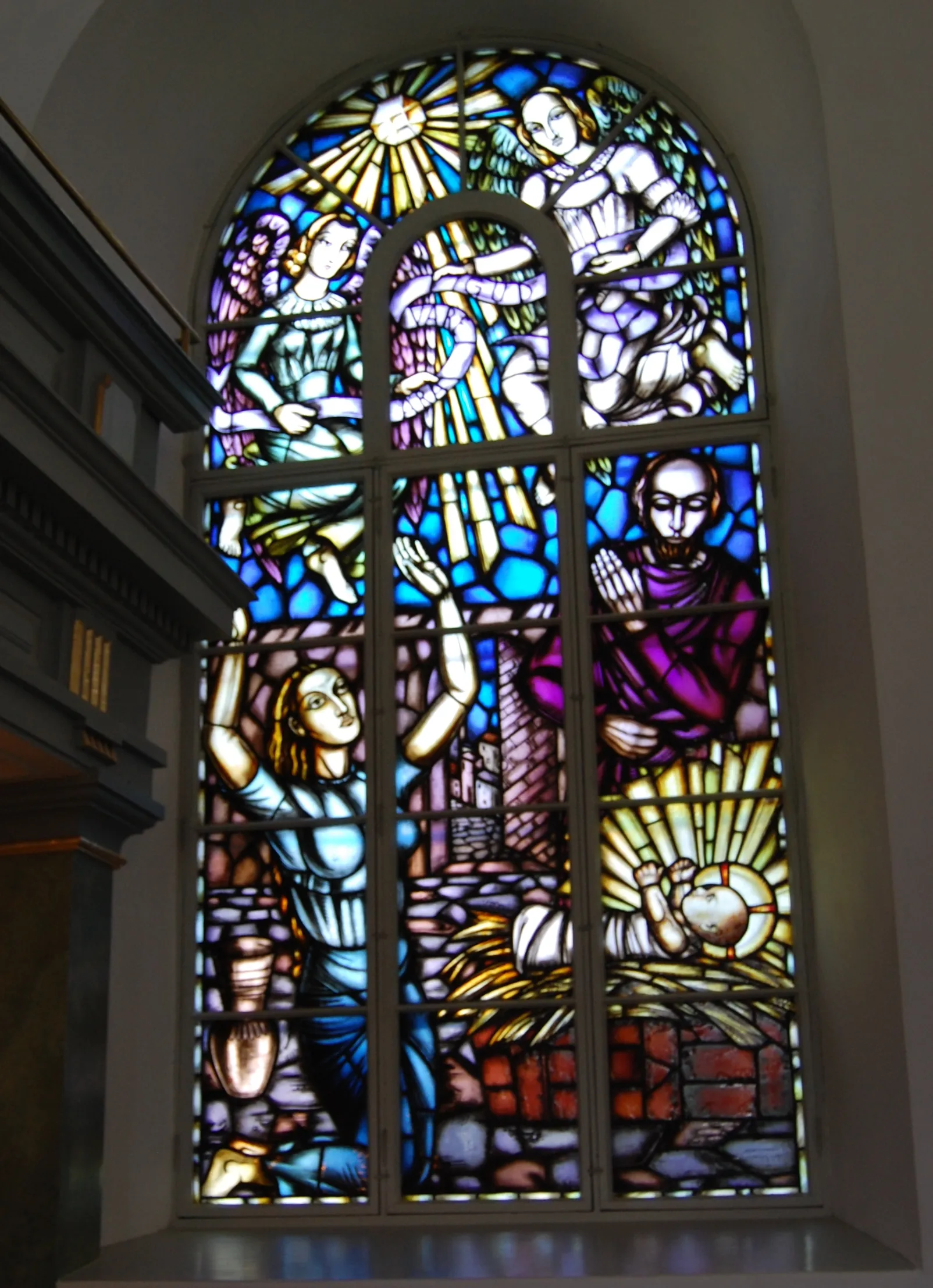 Photo showing: Asarums church: "Nativity" .Glasmålning Performed by Agda Österberg, Varnhem