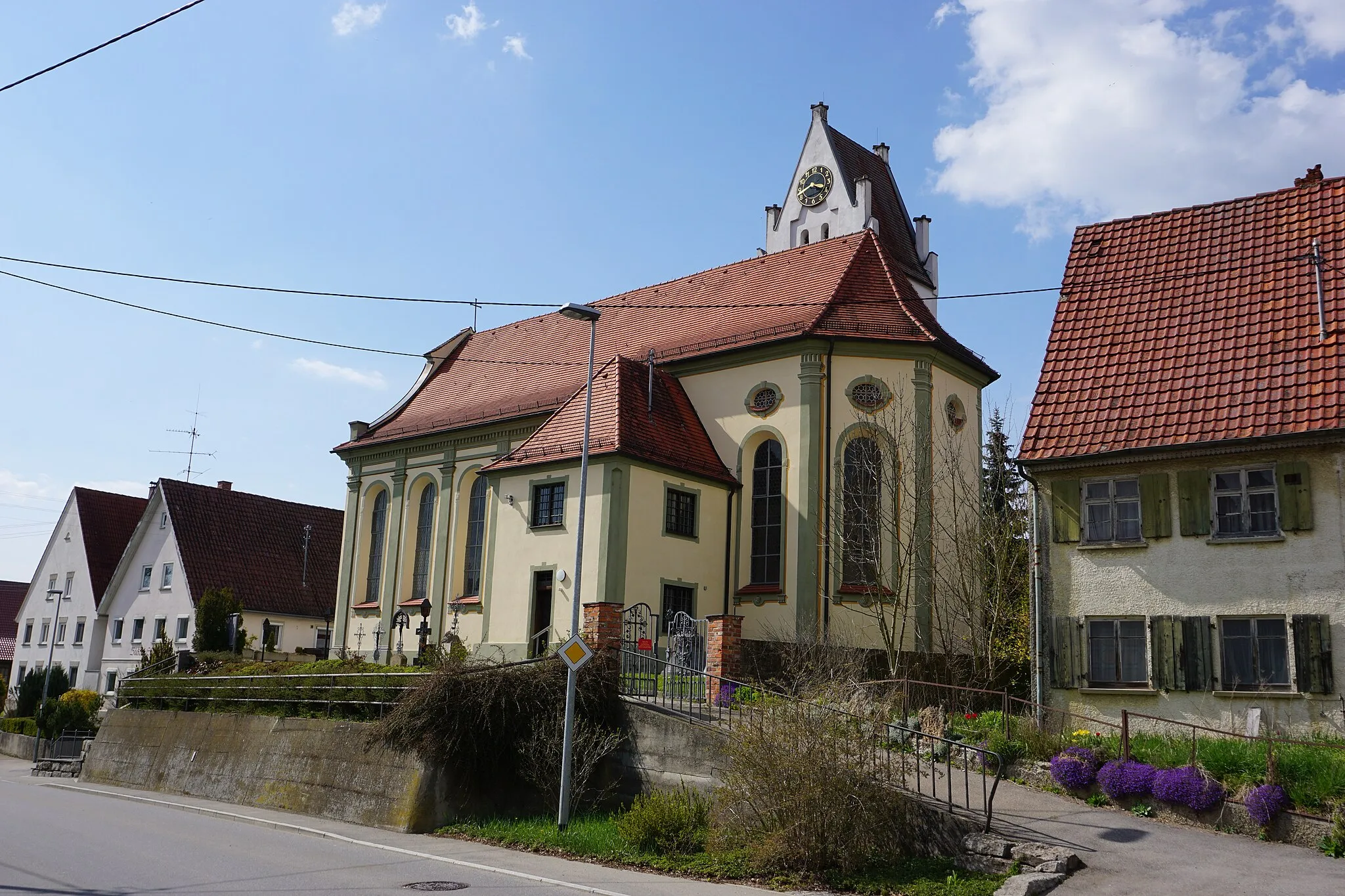 Photo showing: Die Pfarrkirche „Mariä Unbefleckte Empfängnis“ von 1784 in Orenhausen (Gemeinde Schwendi)