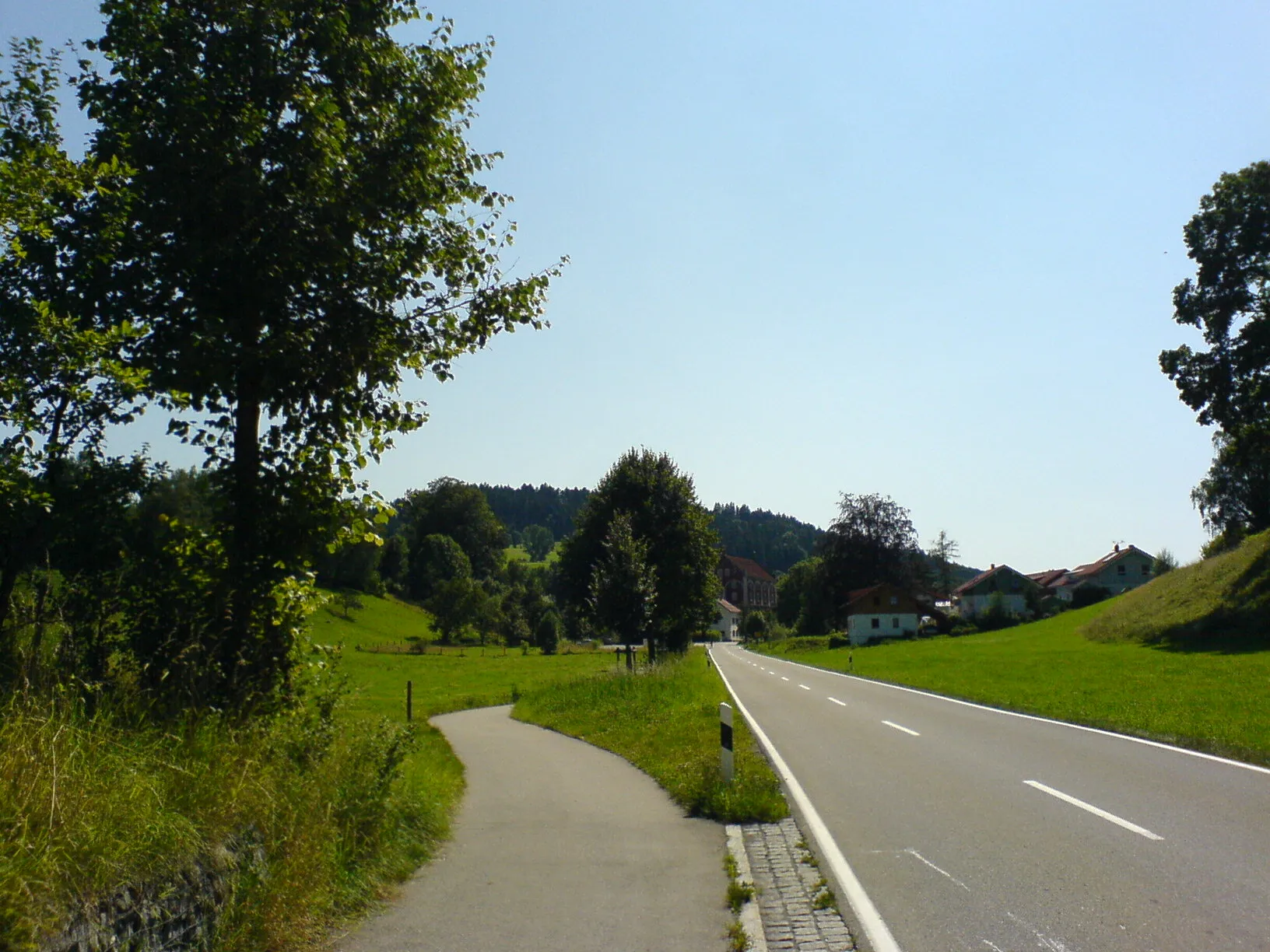 Photo showing: Straße nach Simmerberg