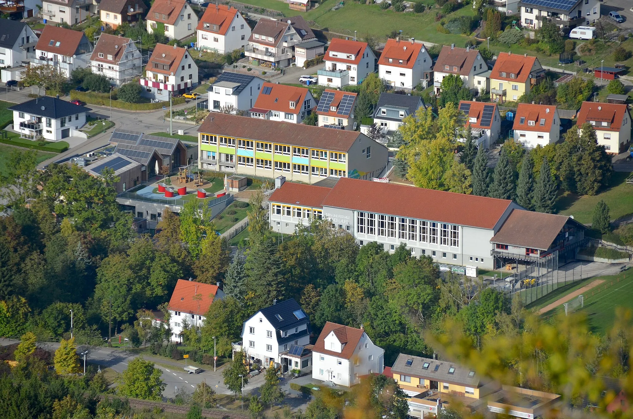 Photo showing: Grundschule, Festhalle, Sporthalle des TSV Laufen/Eyach und Kita in Albstadt-Laufen