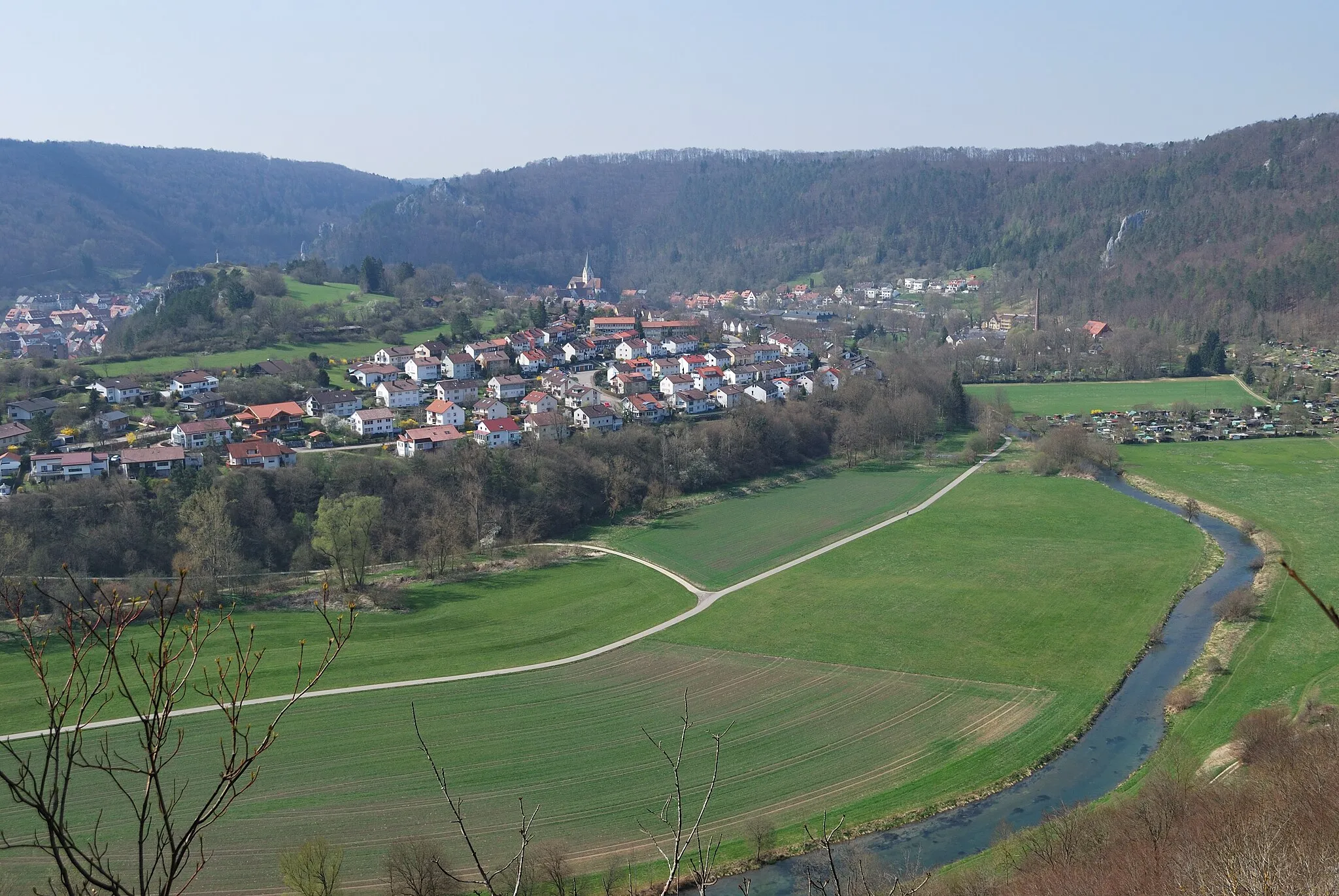 Photo showing: View from the castle ruin Hohengerhausen (Rusenschloss) at Blaubeuren and the Blau valley in Southern Germany.