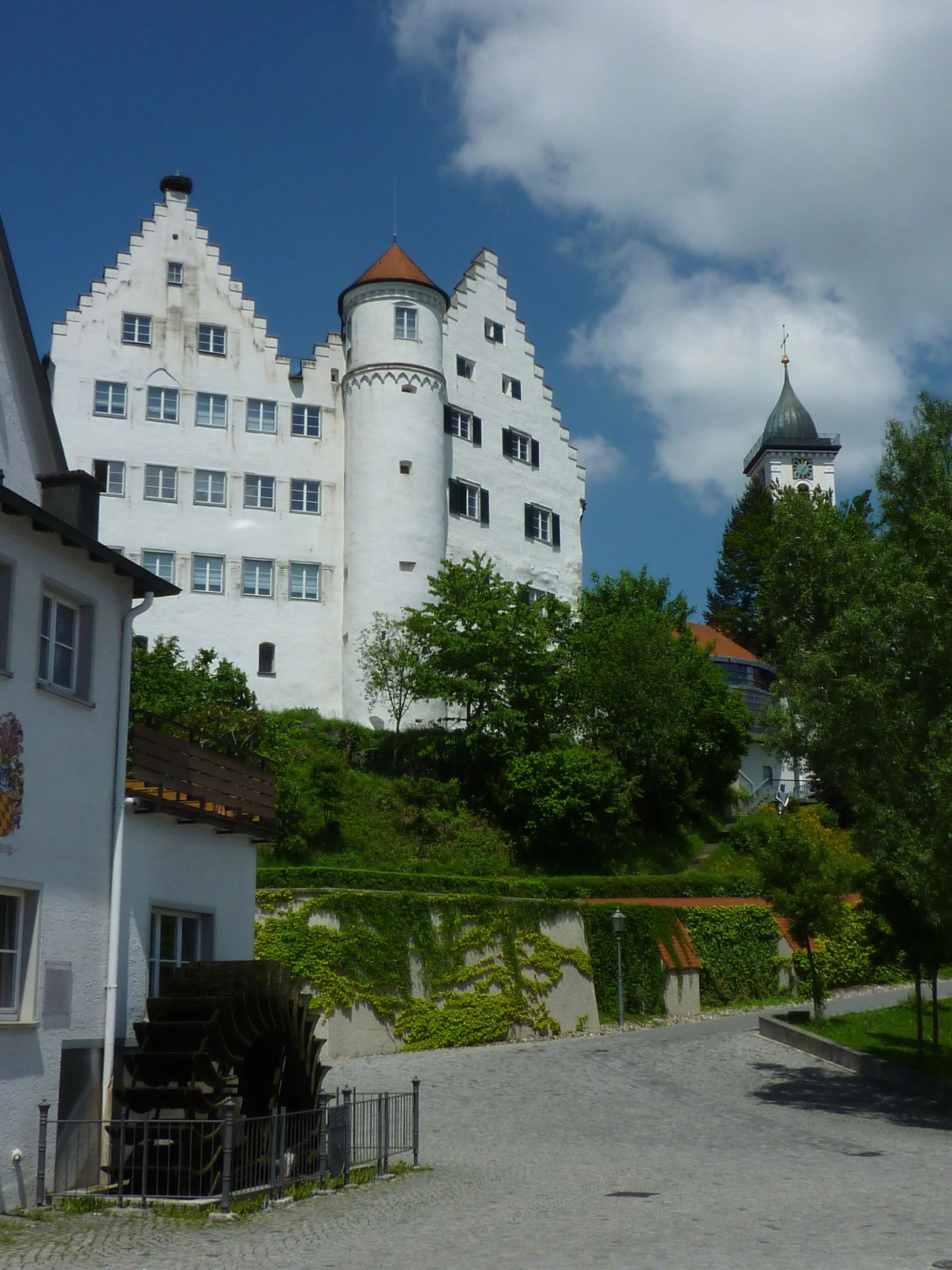 Photo showing: Aulendorf - Schloss und Mühlrad der Herrenmühle 1606.jpg