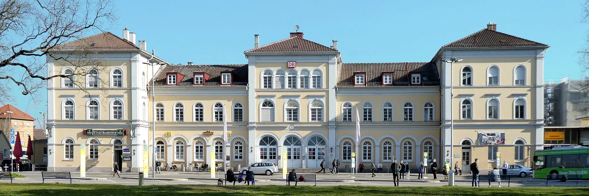 Photo showing: Friedrichshafen, Stadtbahnhof von Süden gesehen.