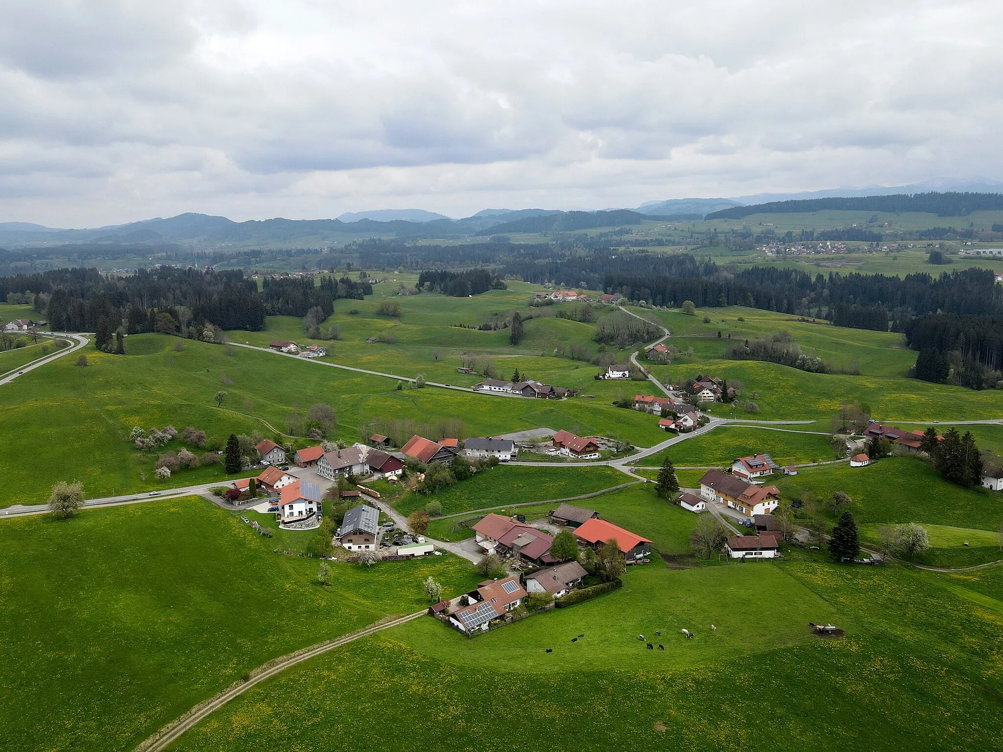 Photo showing: Auers von oben mit Blick nach Ost. Im Hintergrund Ellhofen