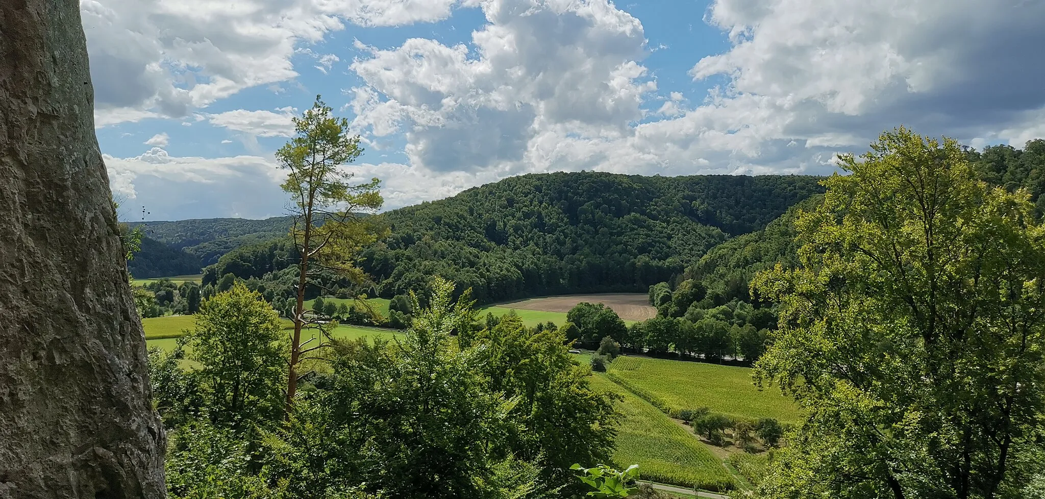 Photo showing: Blick vom Geißenklösterle ins Landschaftsschutzgebiet Blaubeuren