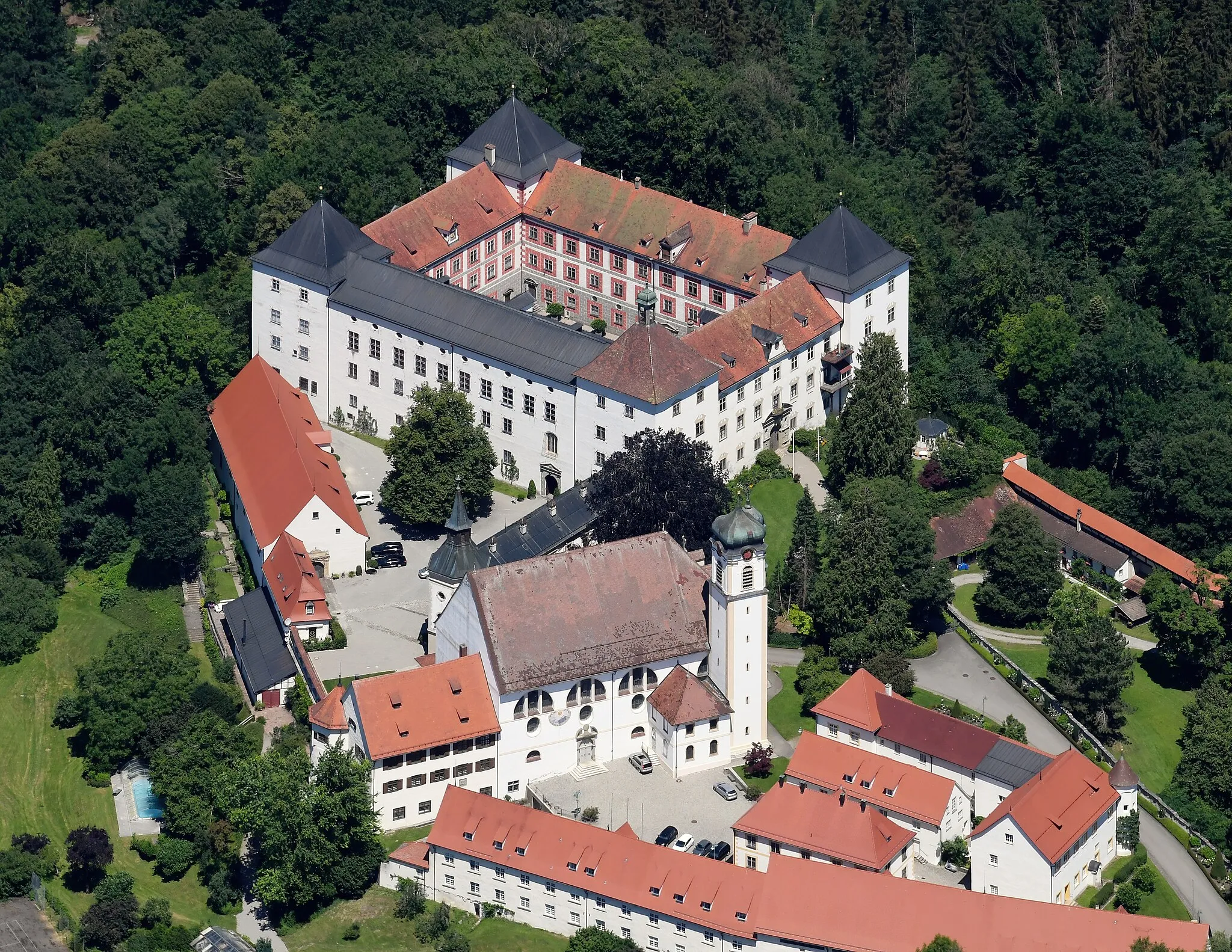 Photo showing: Aerial image of the Schloss Wolfegg (view from the south)