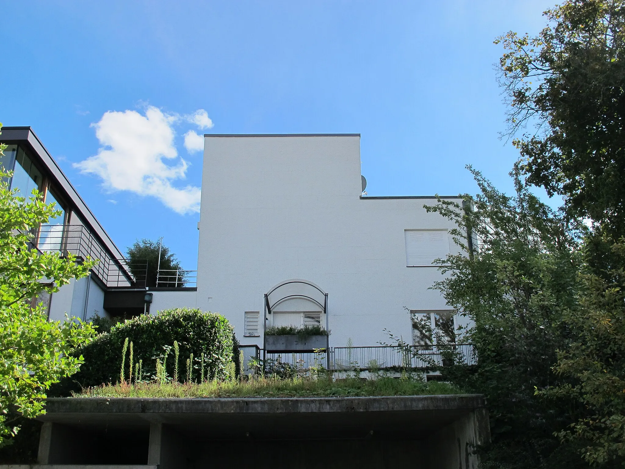 Photo showing: Sog. Villa Mohn. Dreigeschossiger Putzbau mit Flachdach, 1932 durch grundlegenden Umbau eines 1926 errichteten Vorgängerbaus, von Architekt Alfred Biesdorf aus Stuttgart für den Direktor und Außenhandelskaufmann Paul Mohn.