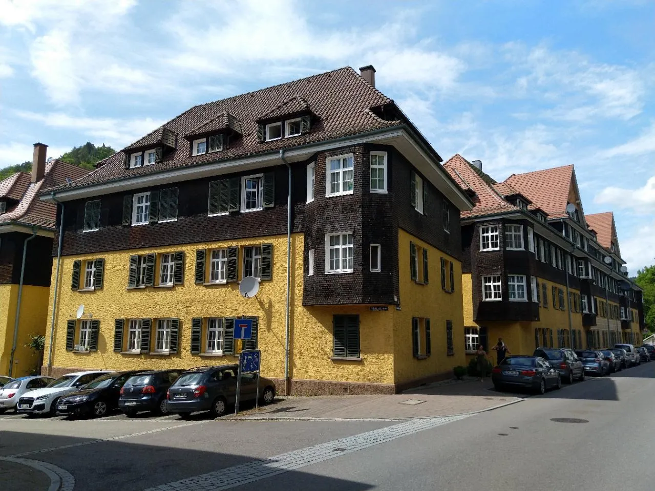 Photo showing: Neben Industriellenvillen auch interessante Arbeiterwohnhäuser in Schramberg