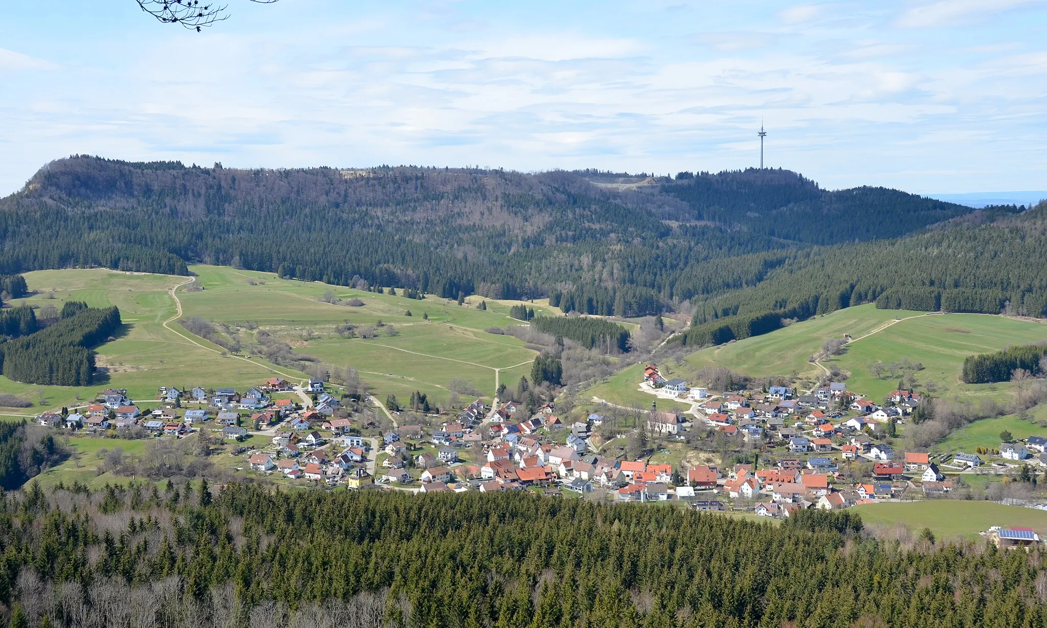 Photo showing: Hausen am Tann und Plettenberg im Zollernalbkreis. Blick vom Rappenstein