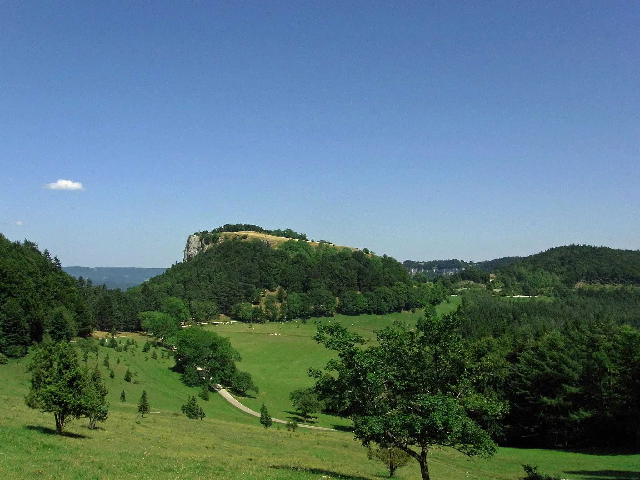 Photo showing: Die Lochen: Blick zum Lochenstein