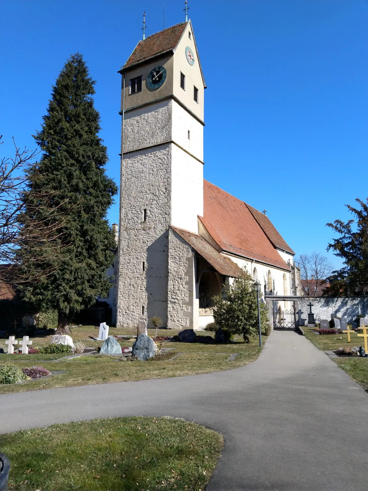 Photo showing: Die Nikolauskirche Beuren vom Friedhof gesehen