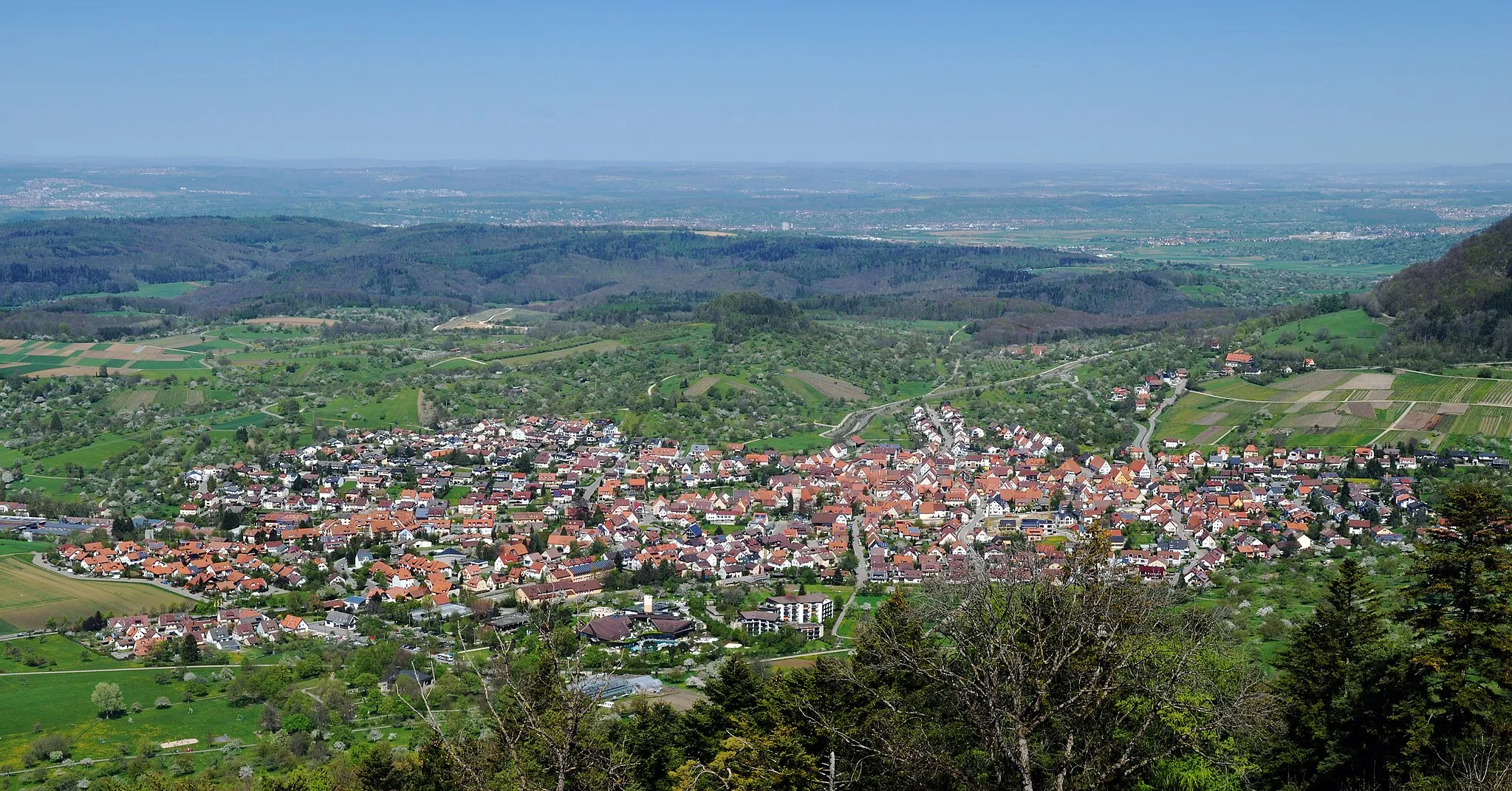 Photo showing: Beuren, district of Esslingen as seen from the Hohenneuffen Castle.