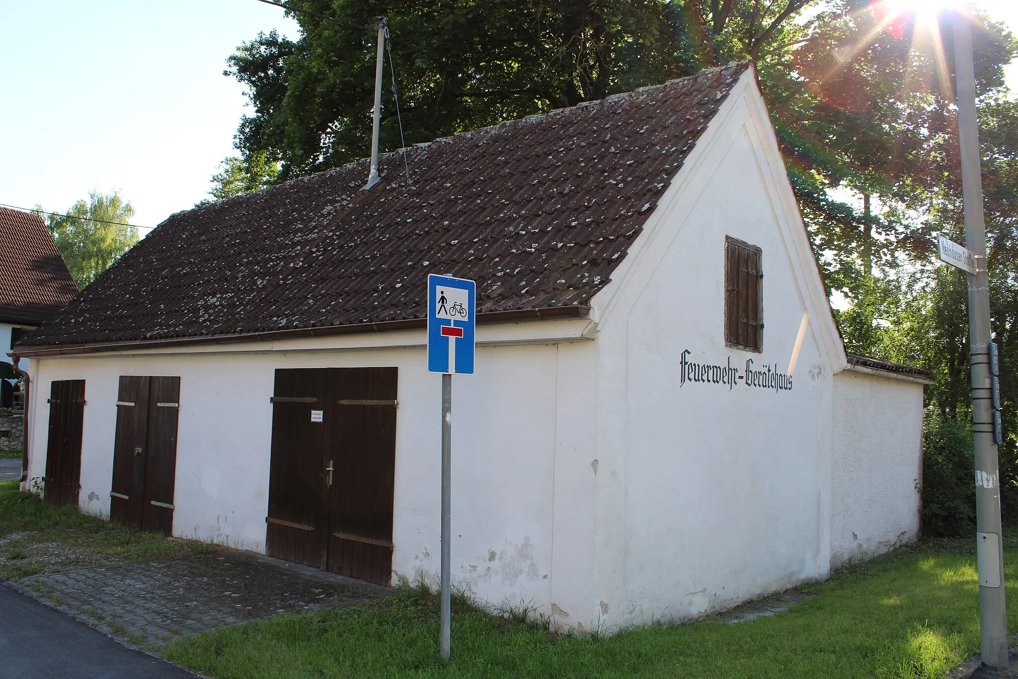 Photo showing: Feuerwehr-Gerätehaus Holzheim (bei Neu-Ulm)
