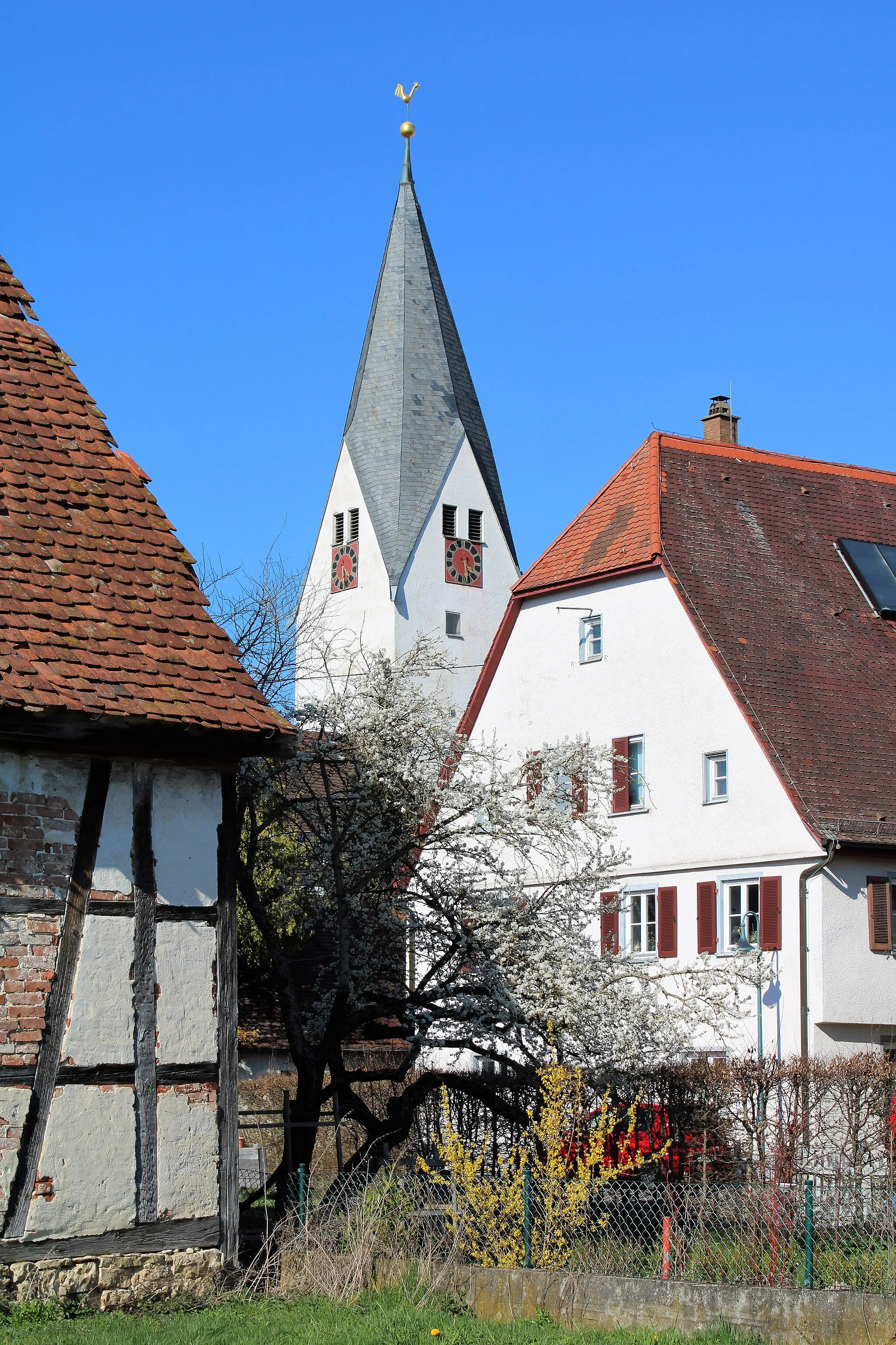 Photo showing: Ortsansicht mit Kirchturm in Bermaringen
