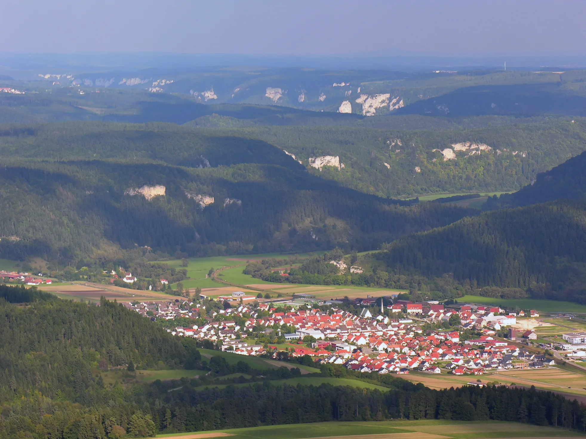 Photo showing: Germany, Baden-Württemberg,

aerial view of Mühlheim on the Danube