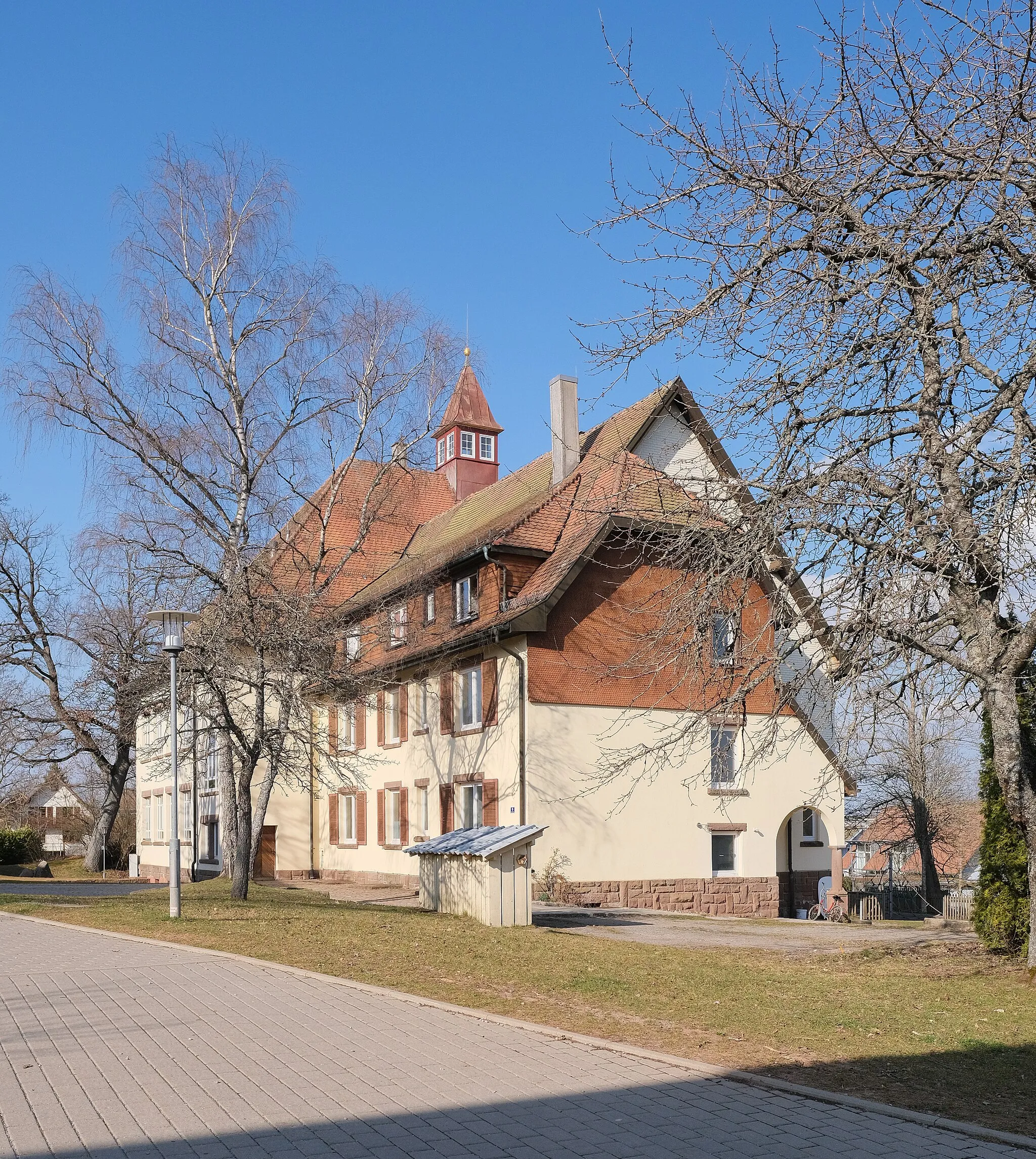 Photo showing: Primary school Mönchweiler, county Schwarzwald–Baar–Kreis, Baden–Württemberg, Germany