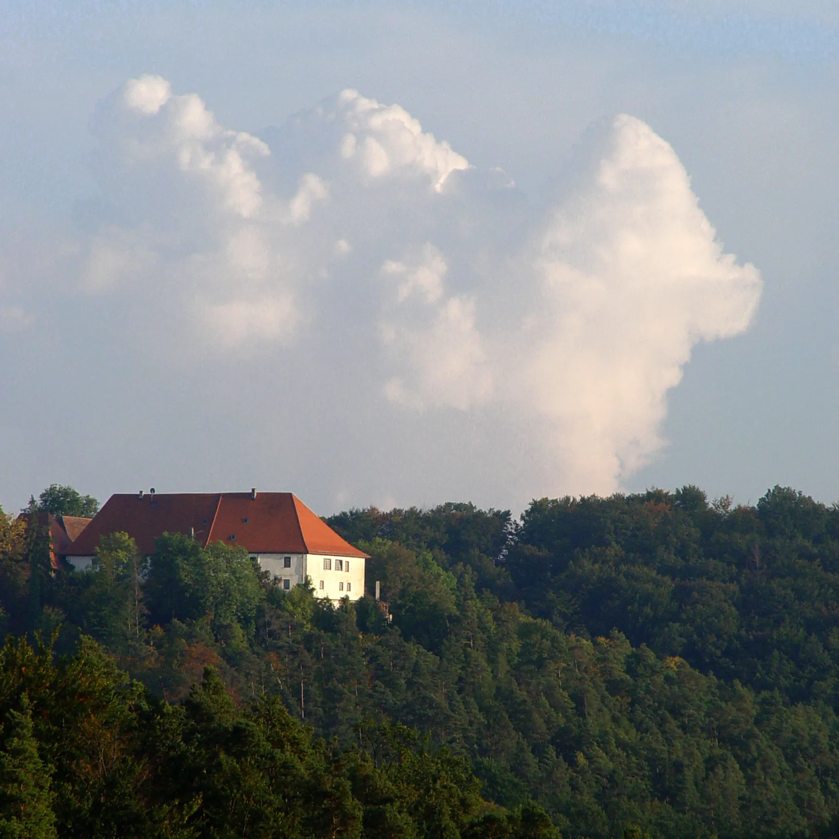 Photo showing: Germany. Castle Hoenentringen sitting on the boarder of the Schönbuch.